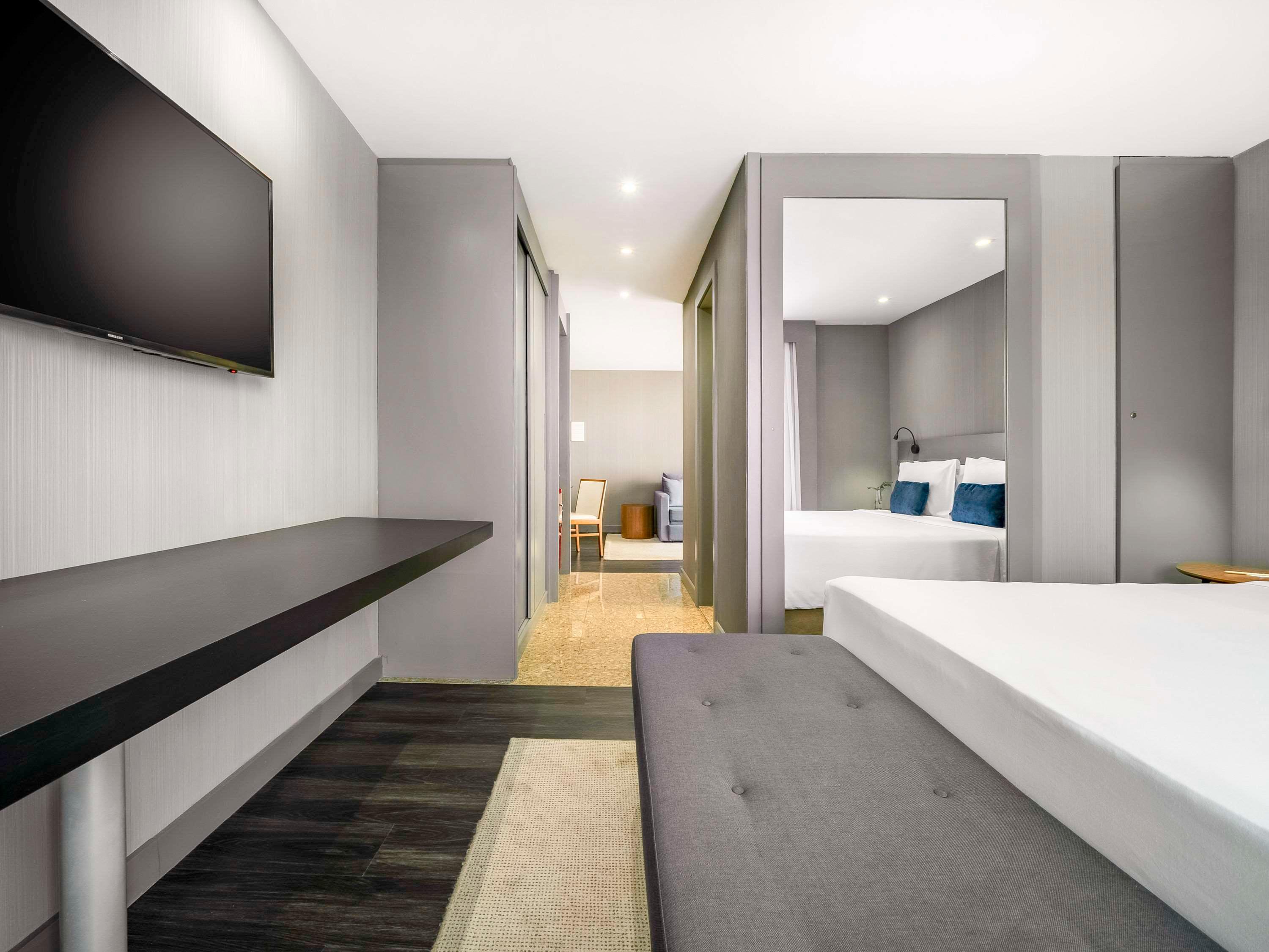 Junior Suite Queen Size Bed