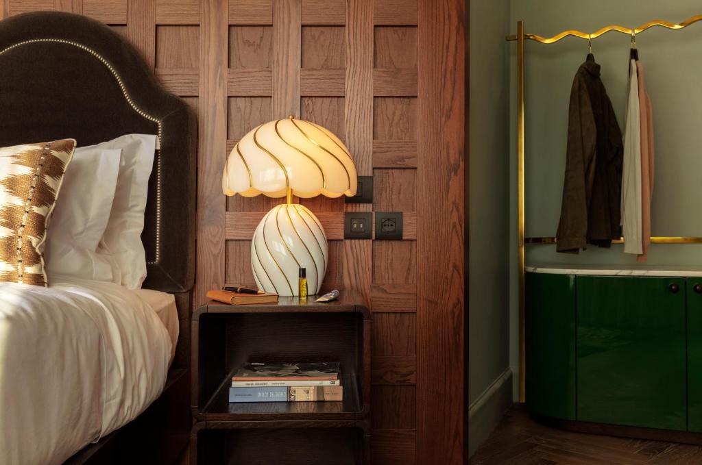 Double Single Executive