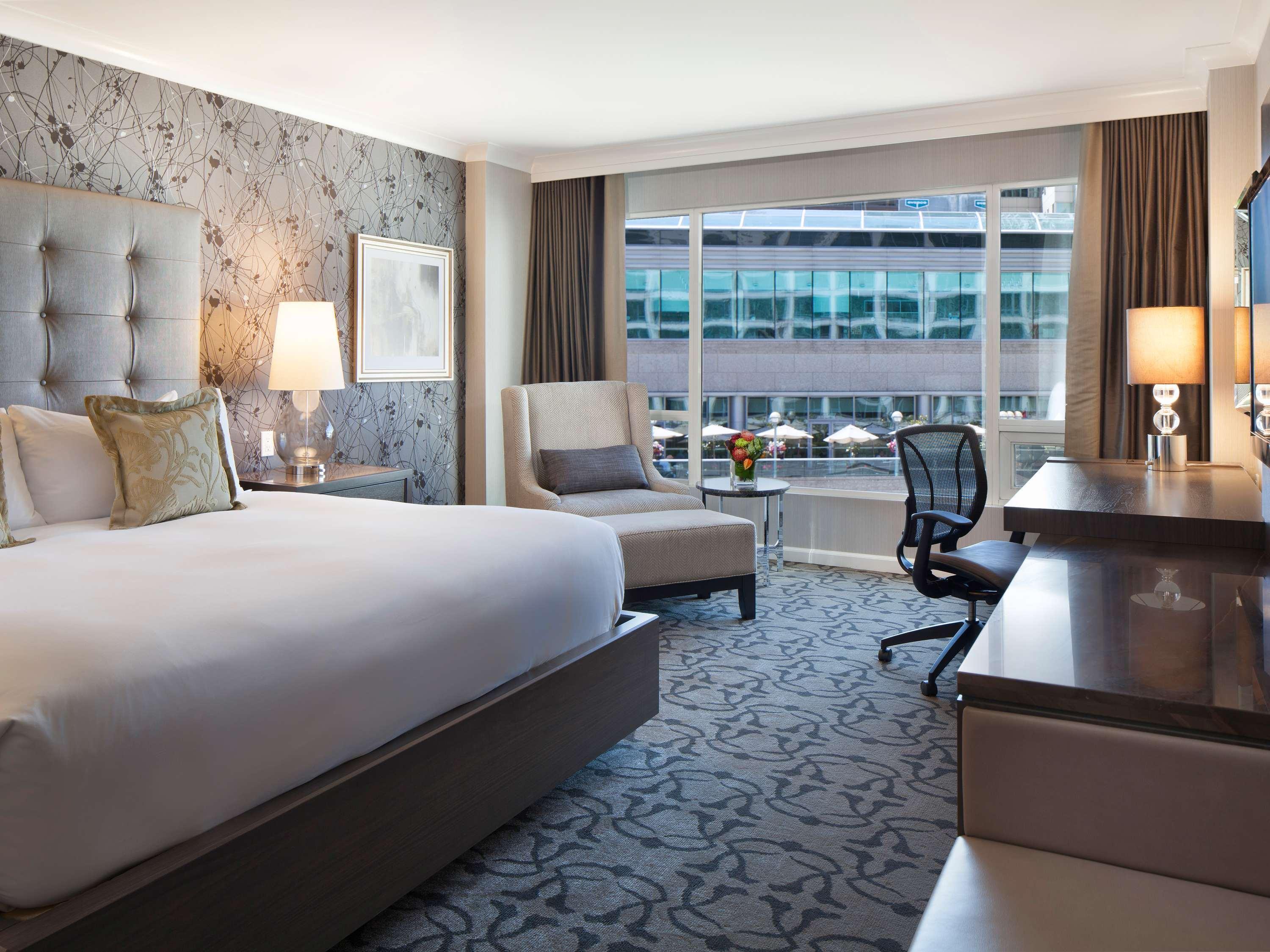 Suite Deluxe King Bed