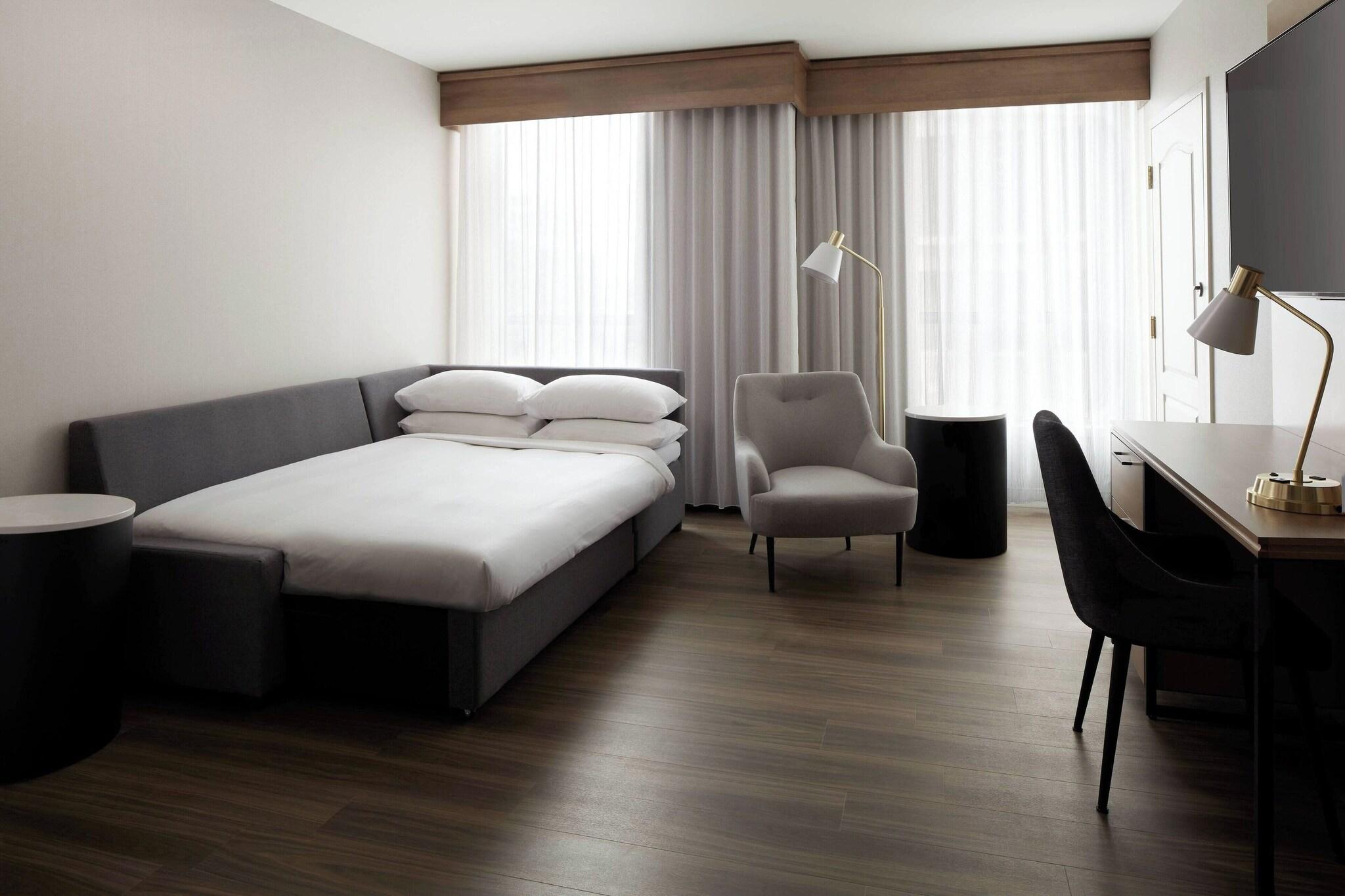 Suite Queen Size Bed