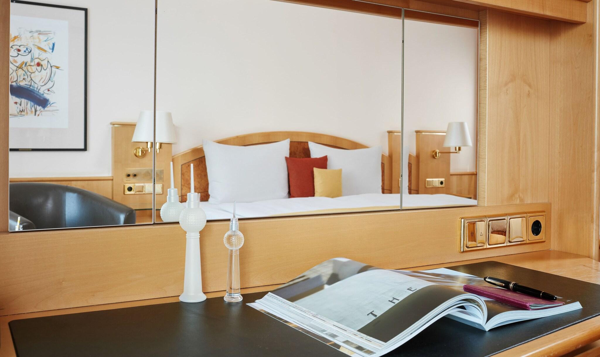 Double Business Queen Bed