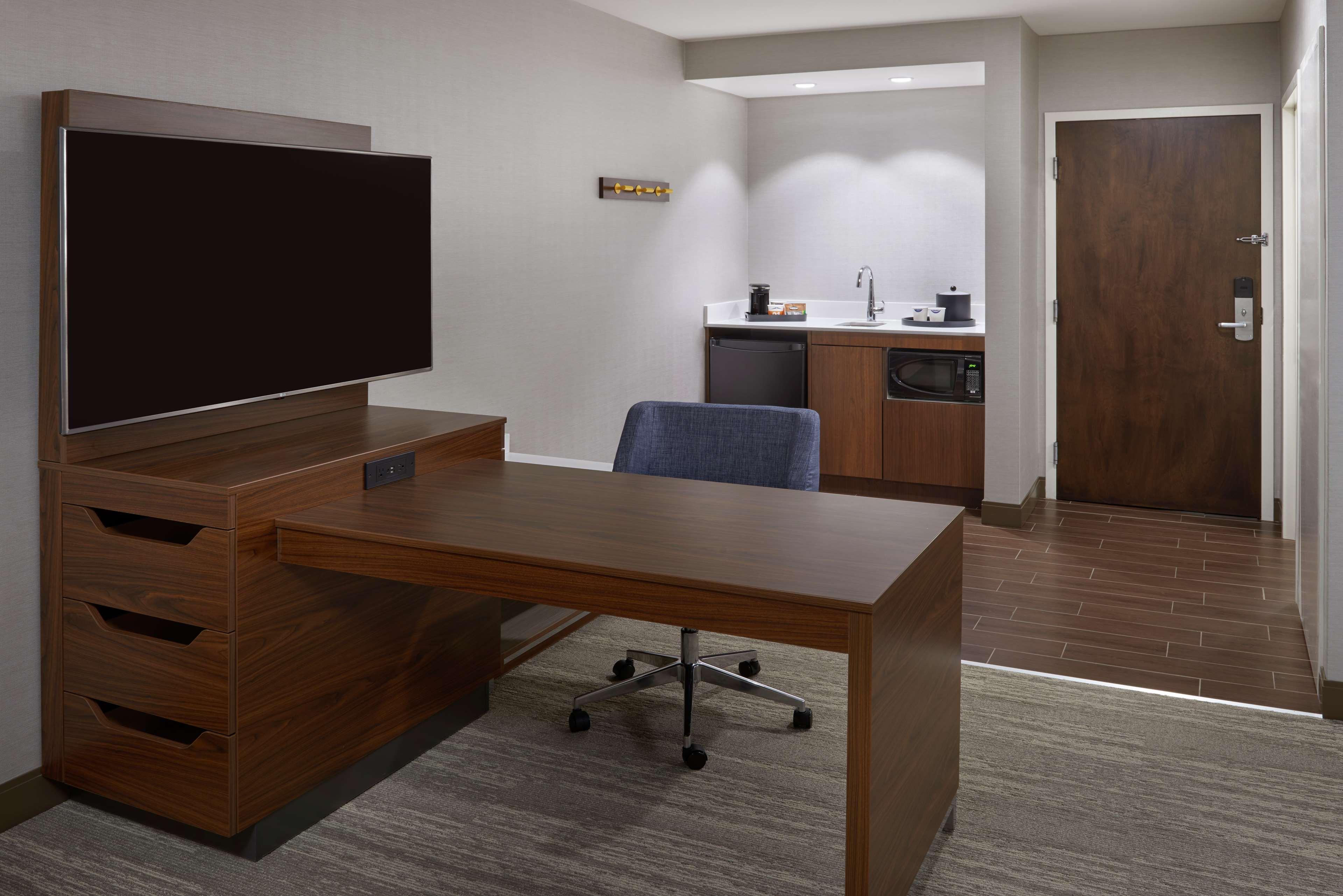 Studio Two Queen Beds Non Smoking