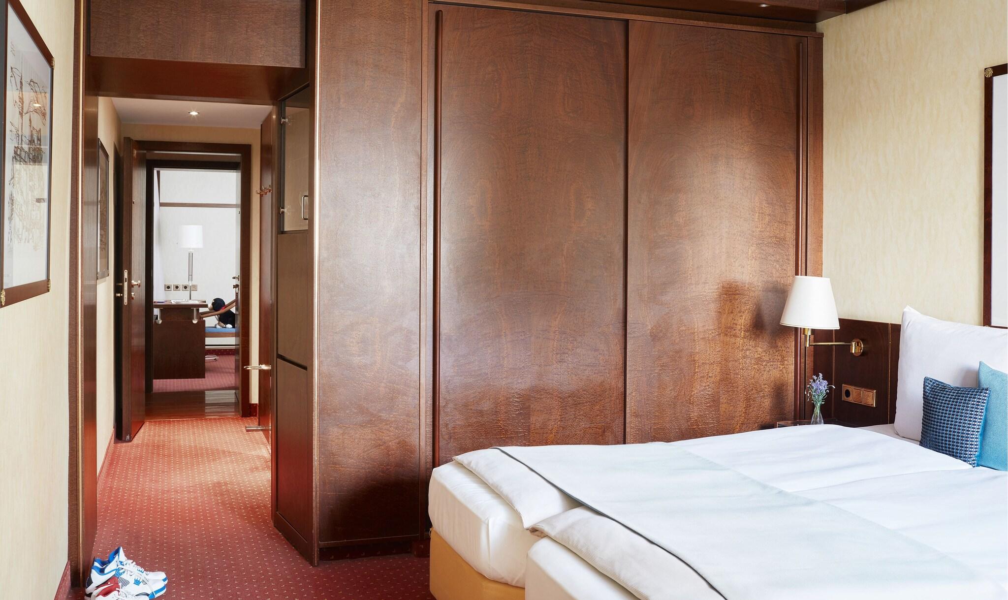 Apartment with Kitchenette