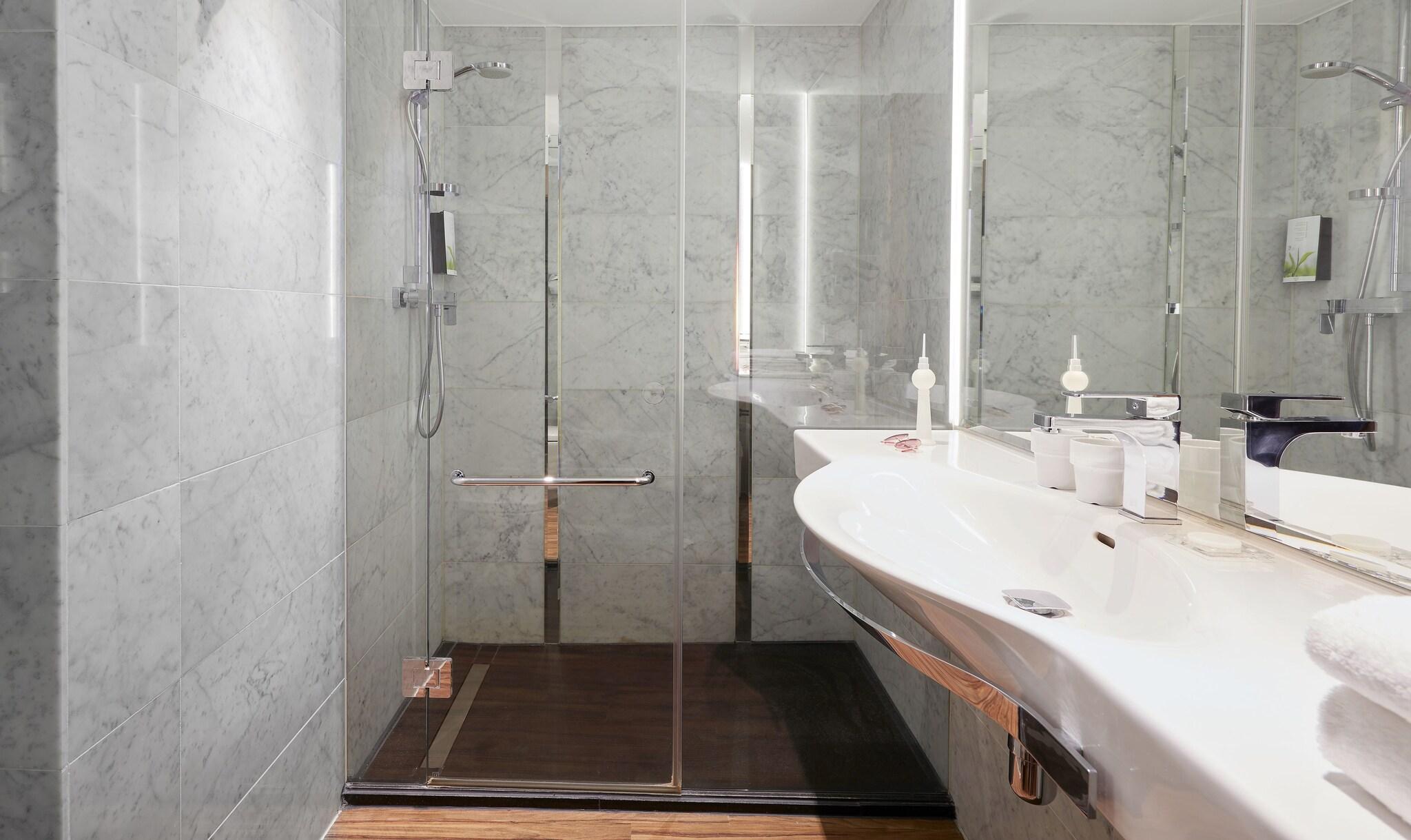 Double Deluxe Two Beds