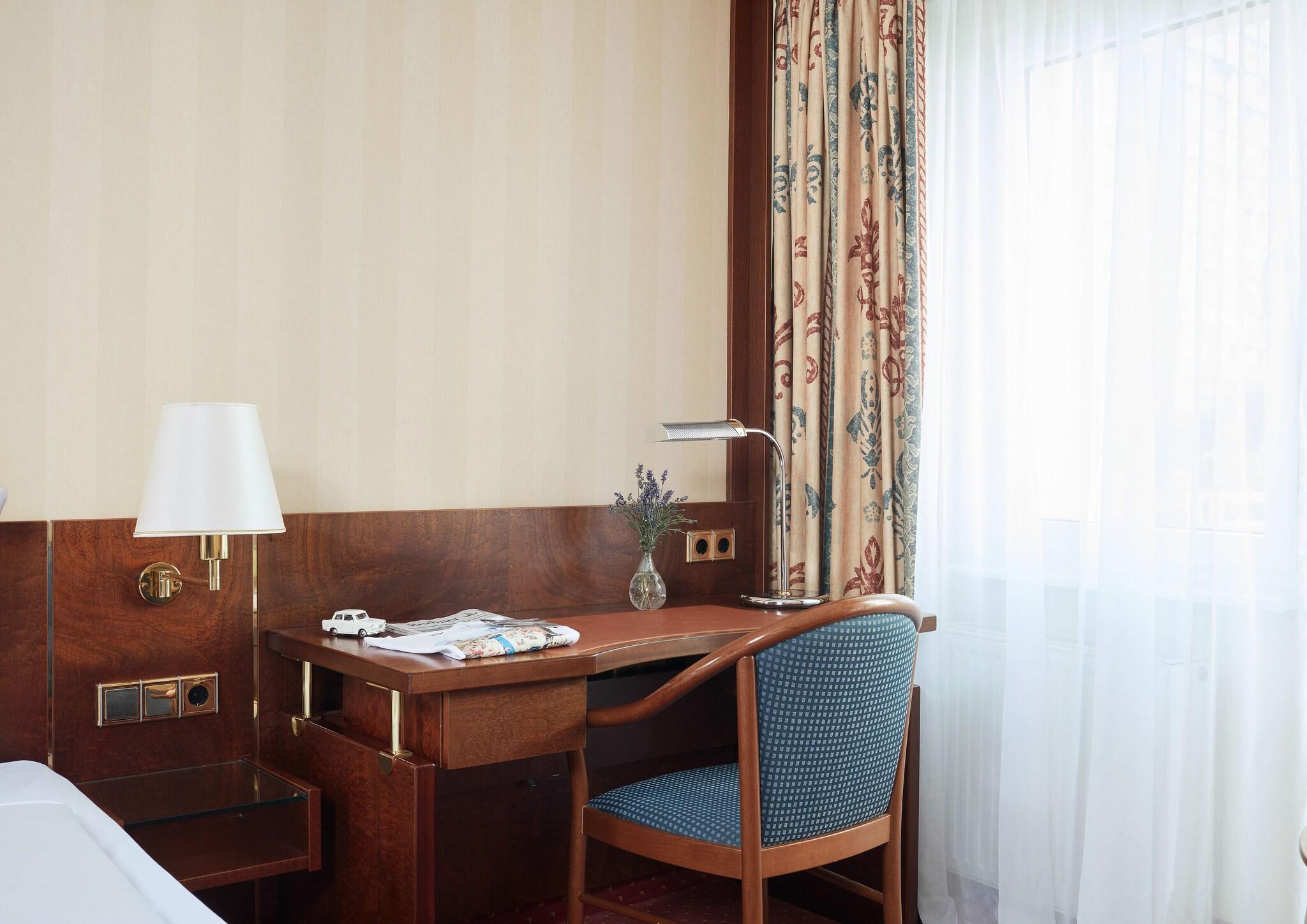 Apartment with Kitchenette