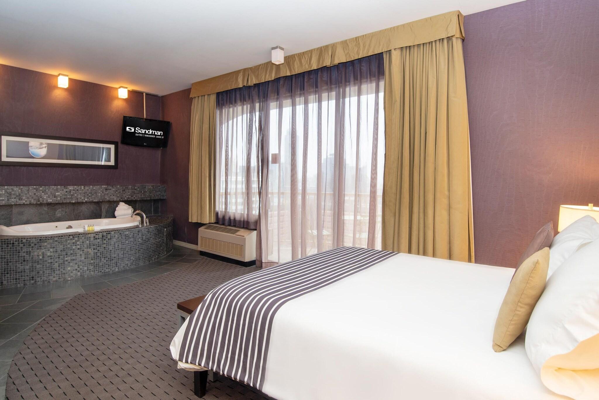 Studio Queen Size Bed