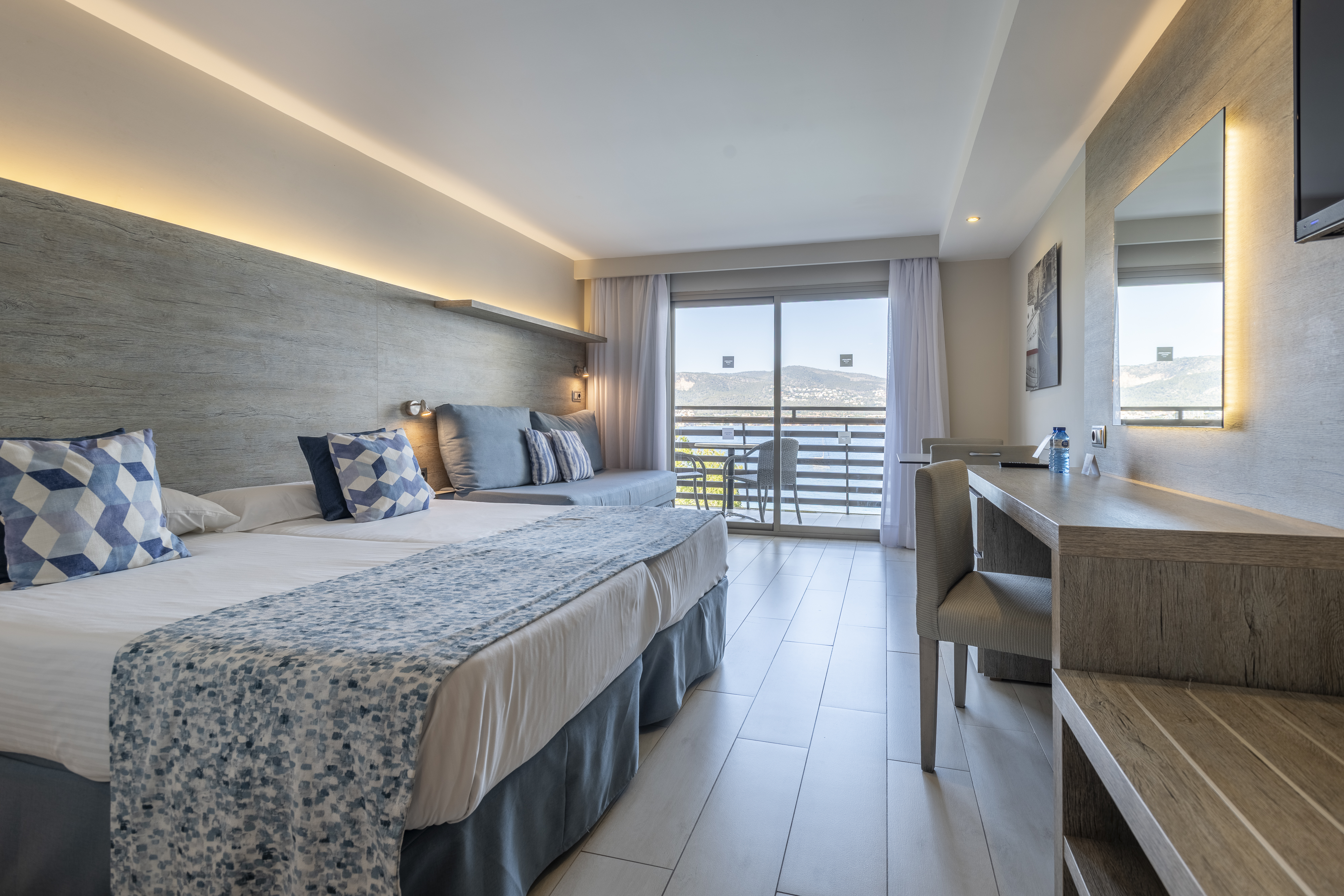 Studio Side Sea View