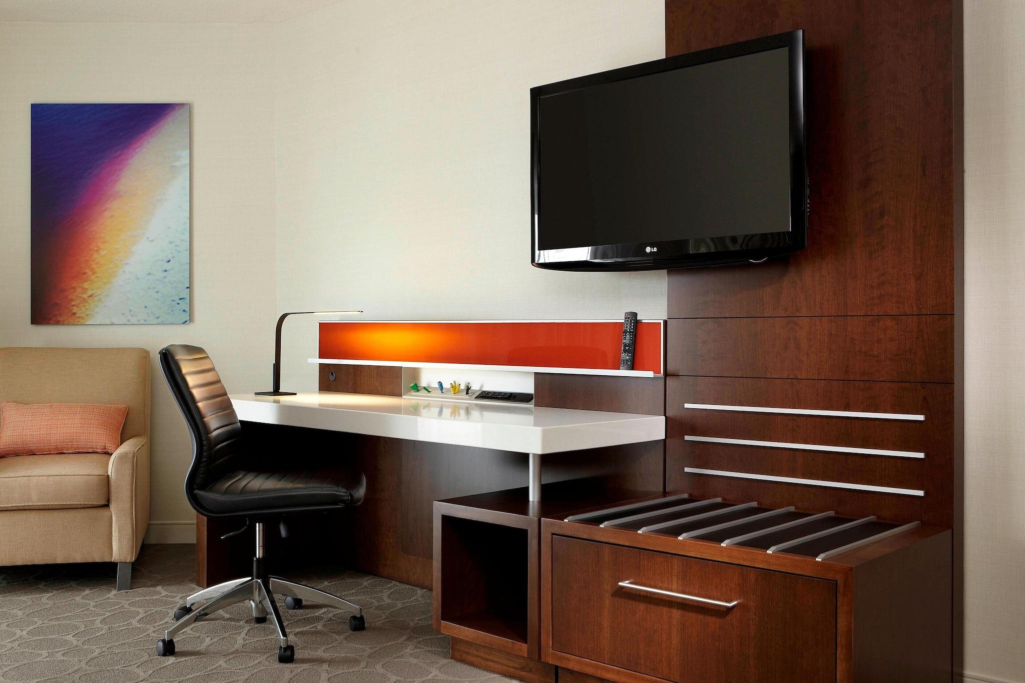 Double Deluxe King Bed