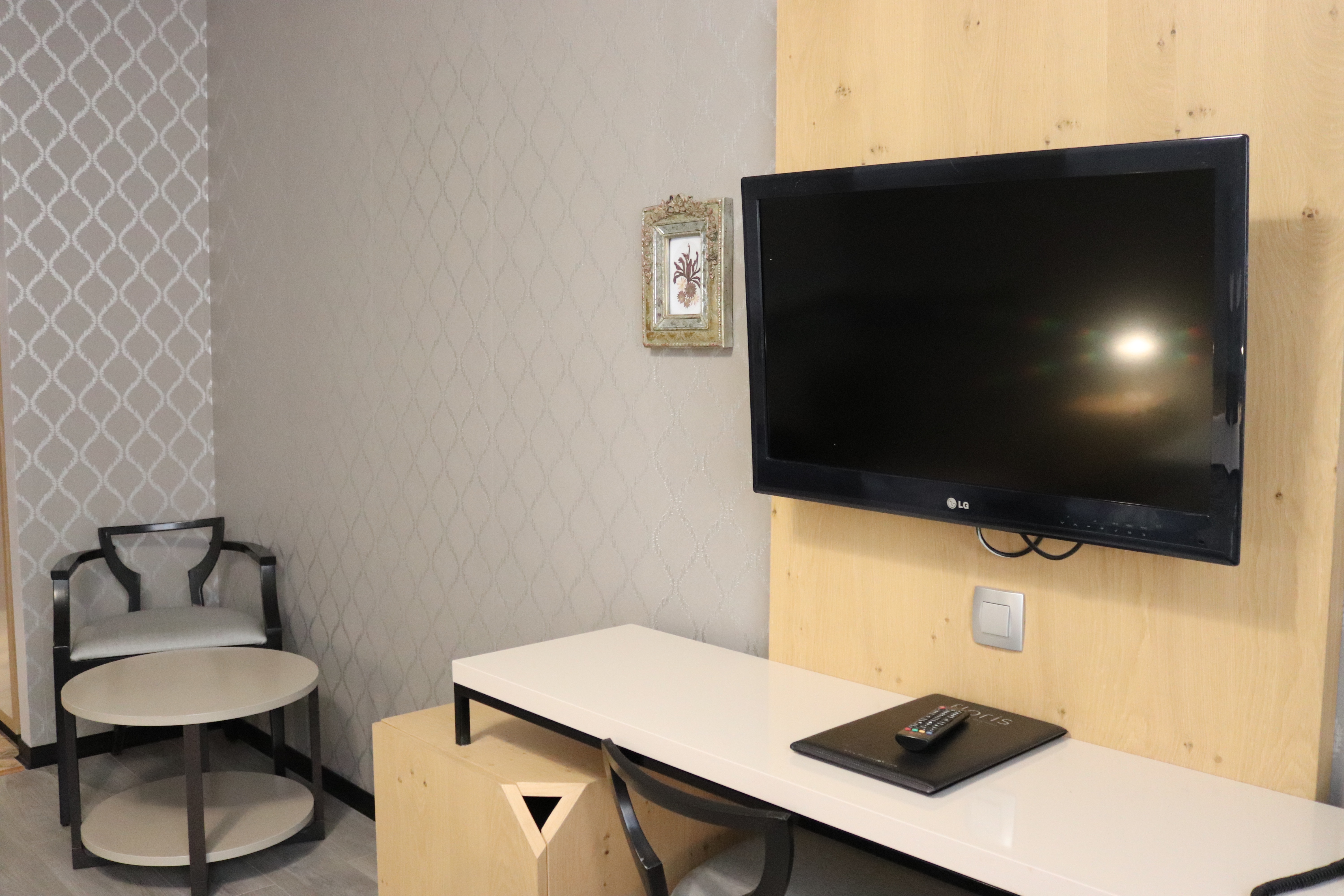 Double Single Executive