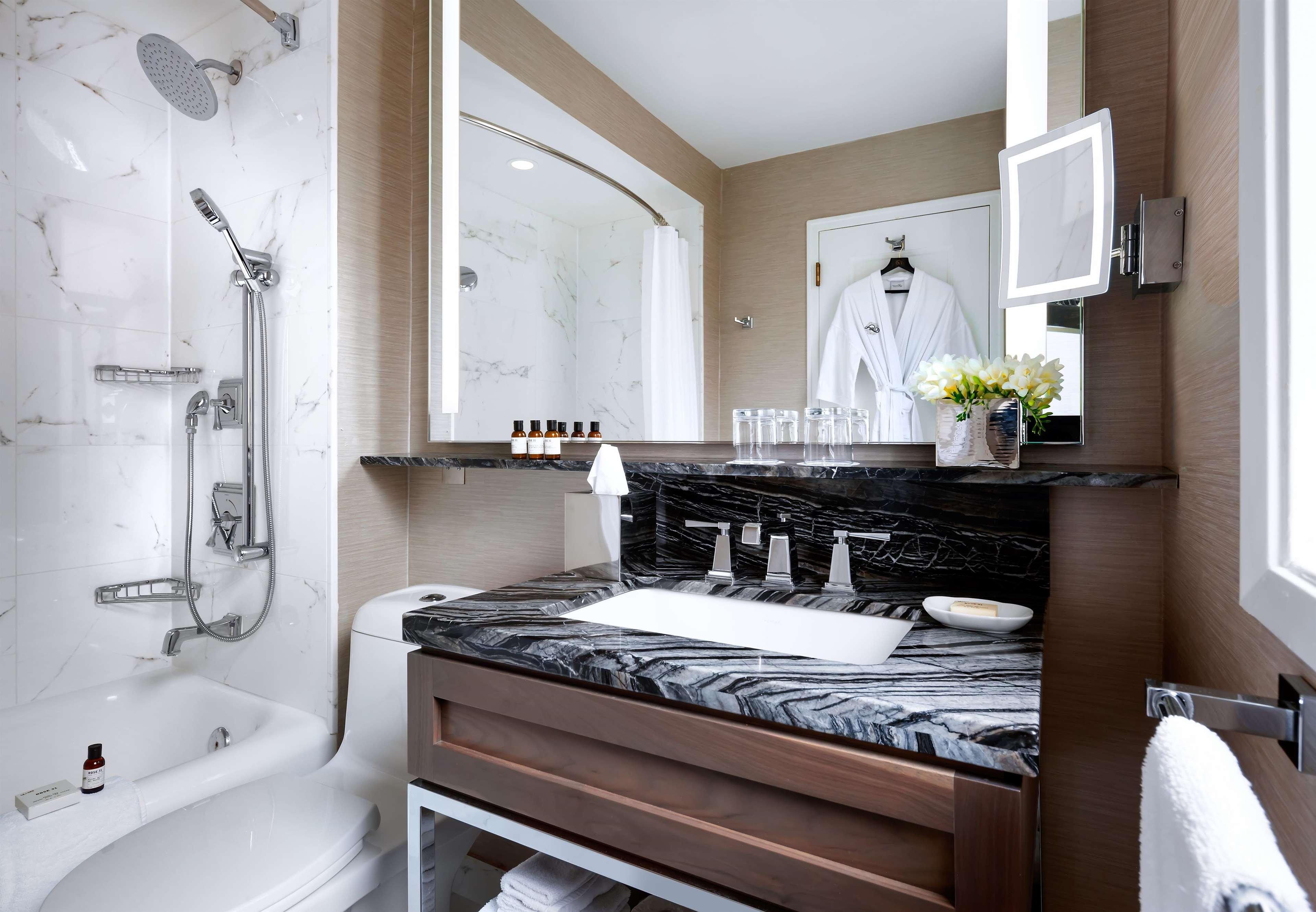 Double Deluxe Queen Bed