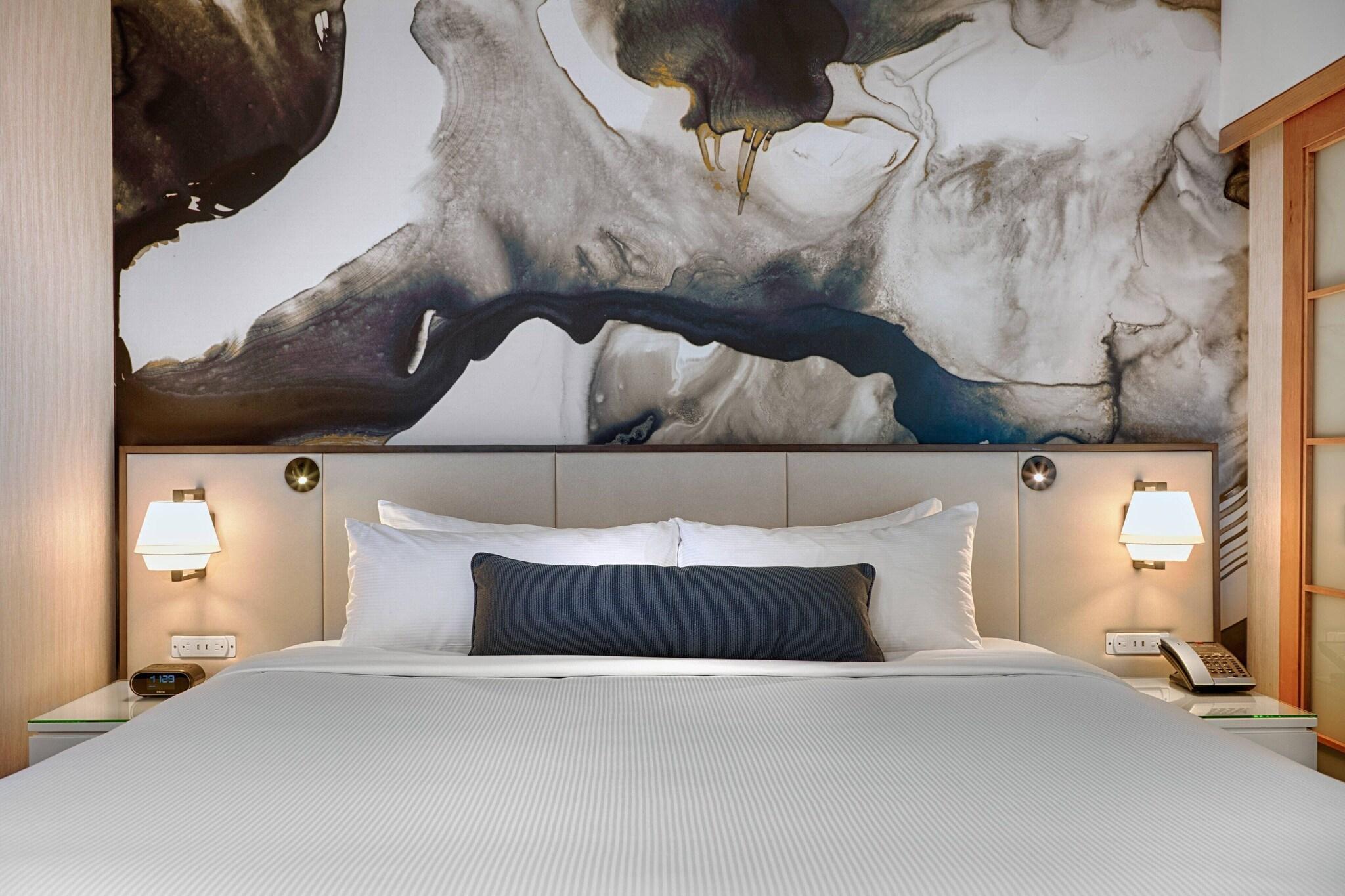 Suite King Size Bed
