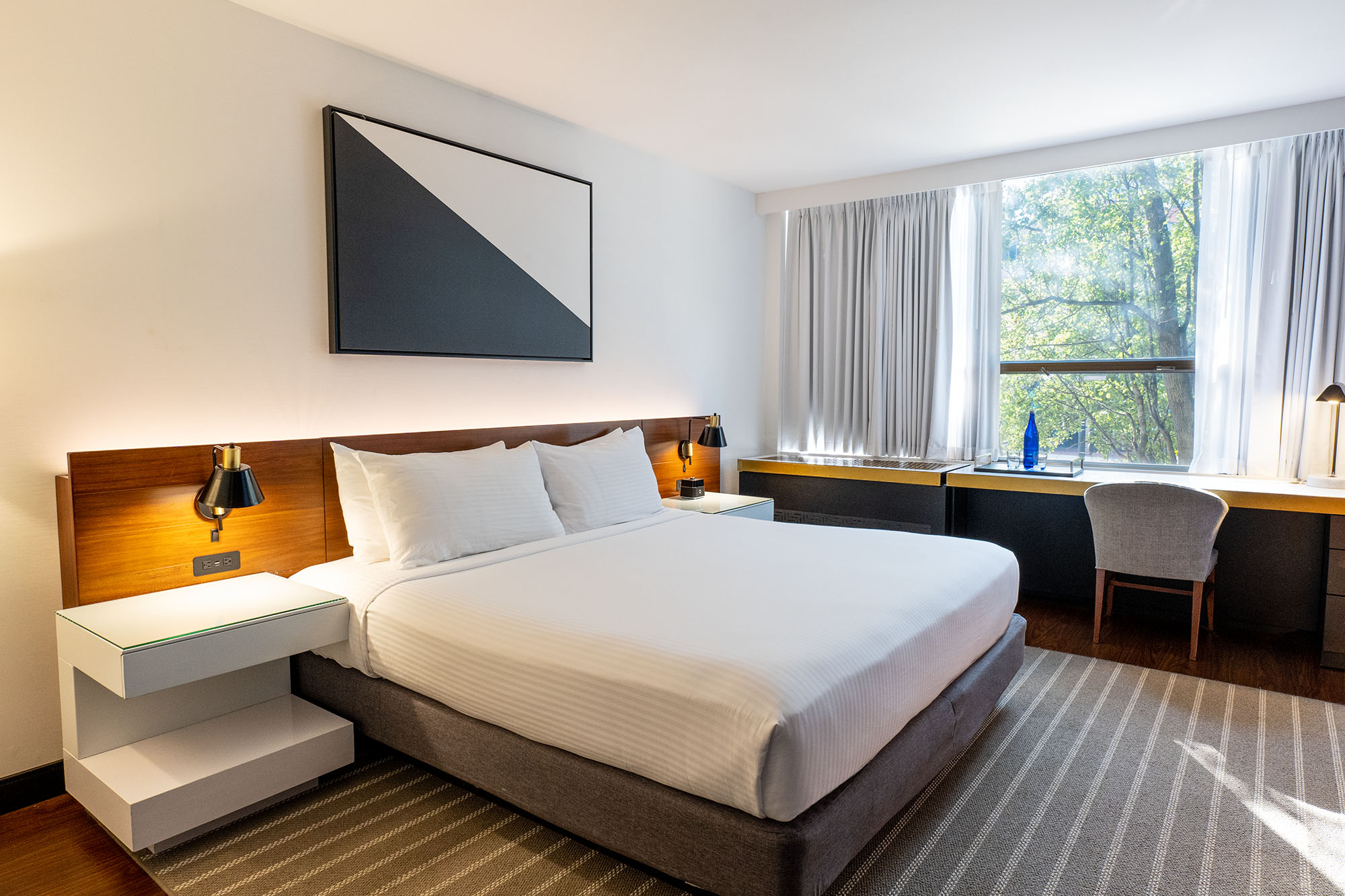 Studio Accessible King Size Bed