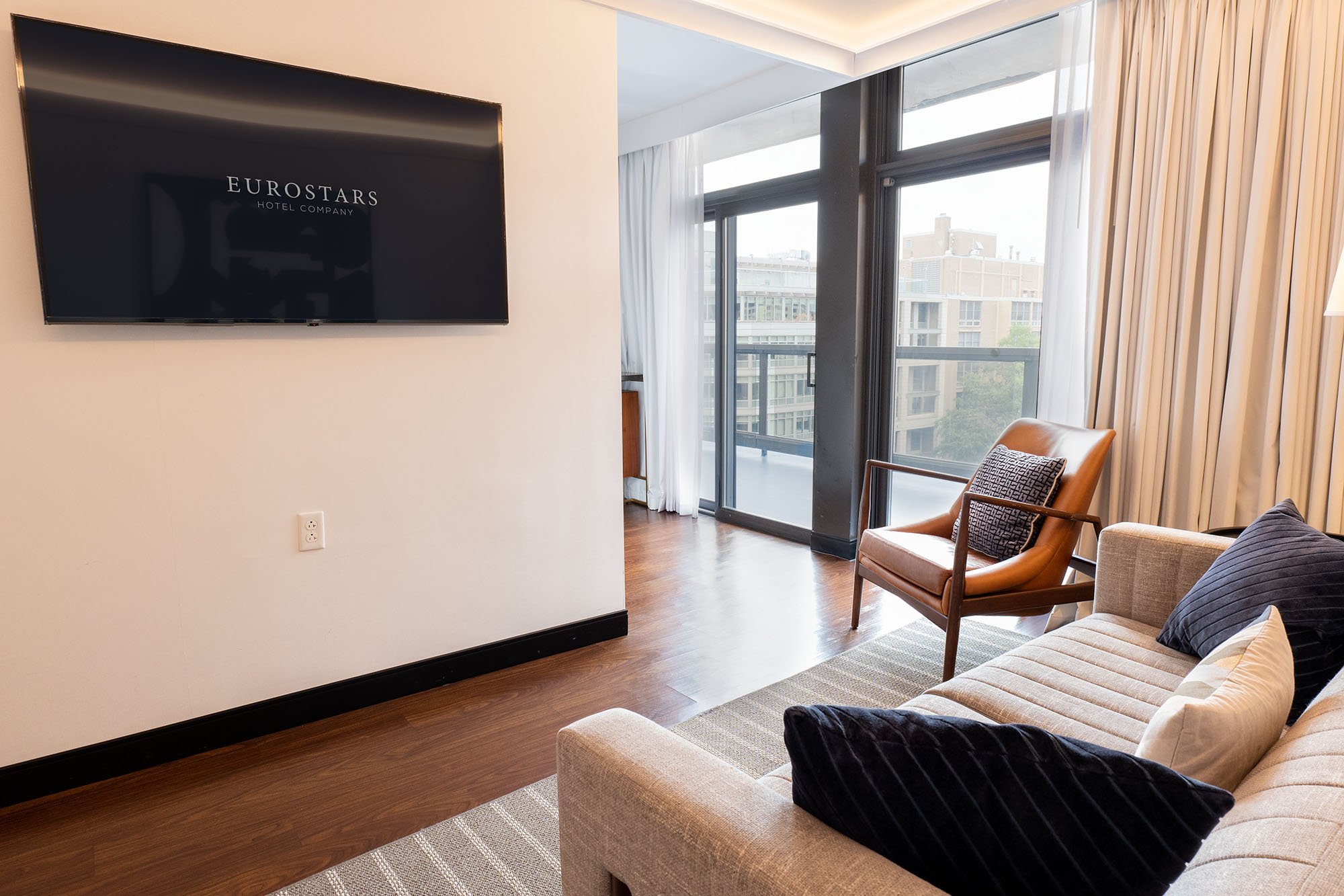 Studio Accessible-queen Size Bed