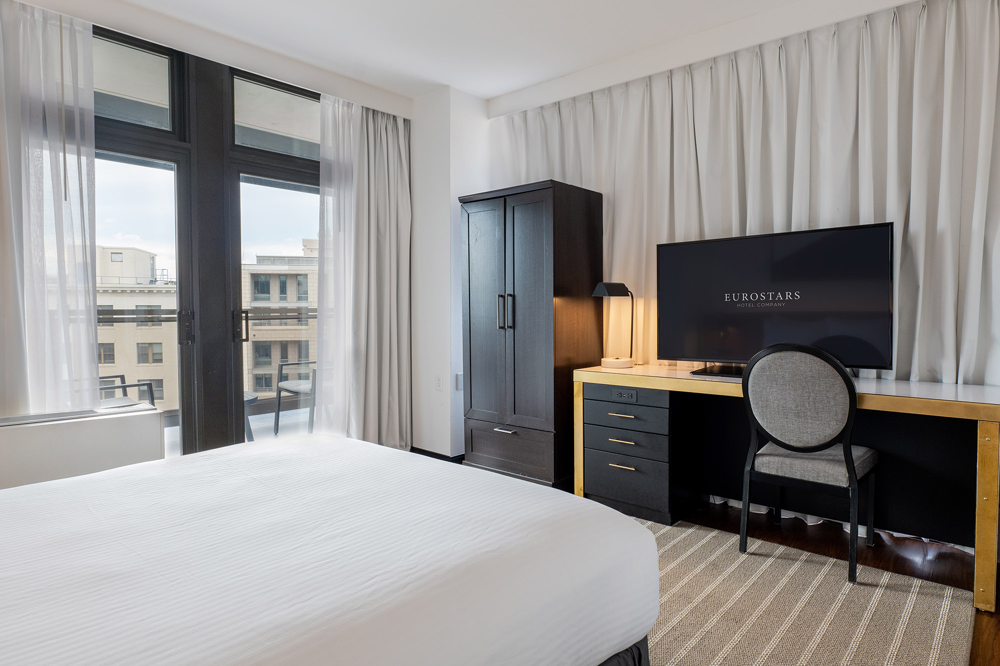 Studio Accessible-queen Size Bed