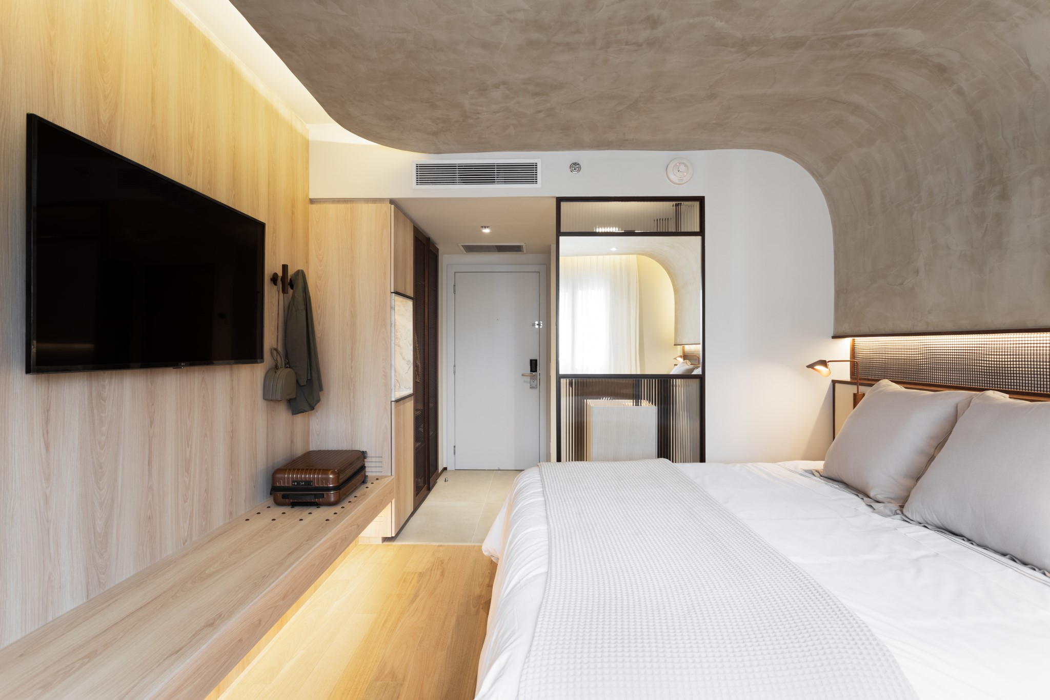 Suite Business Queen Bed