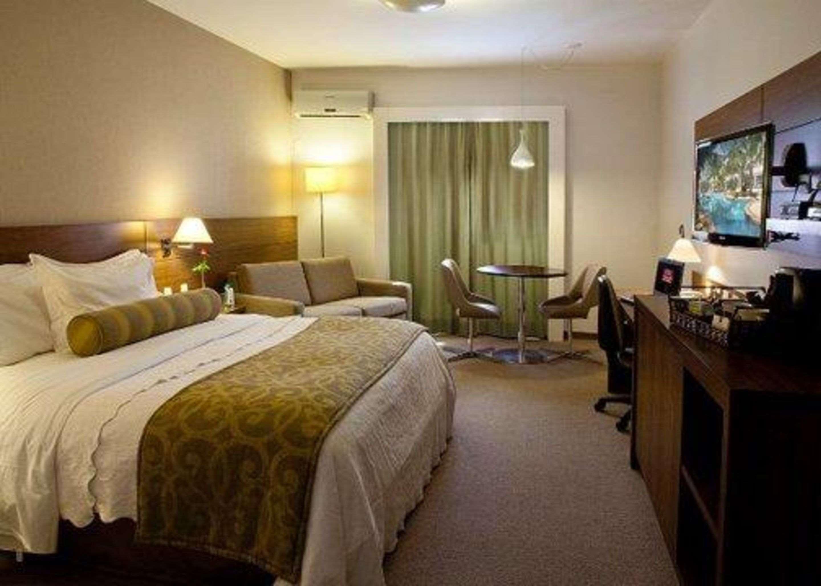 Suite Queen Size Bed