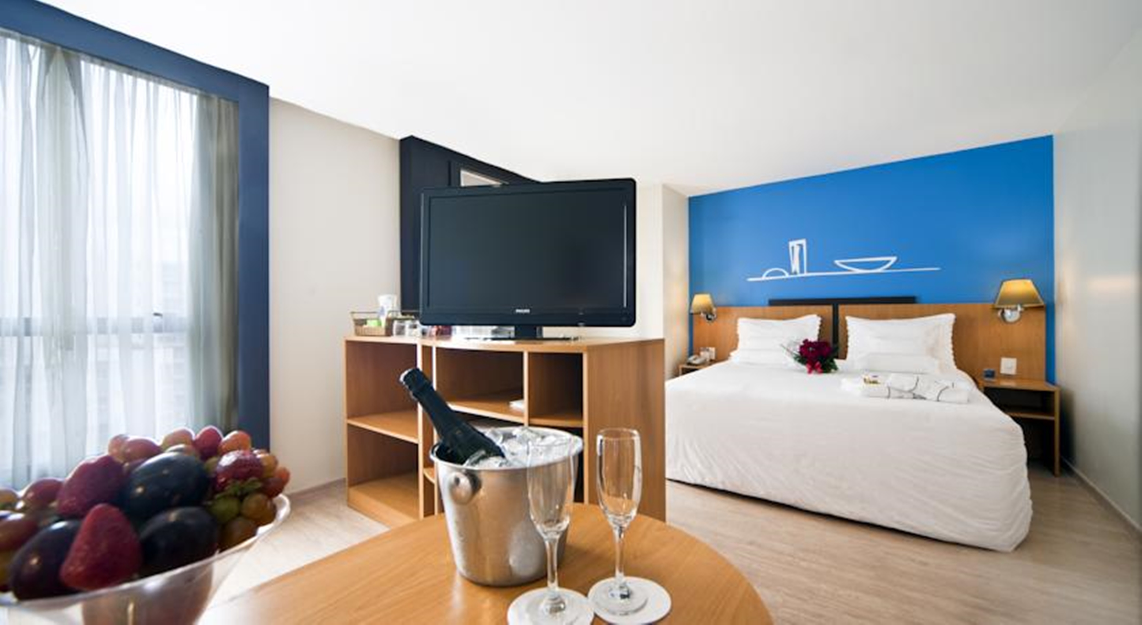 Suite Deluxe Queen Bed