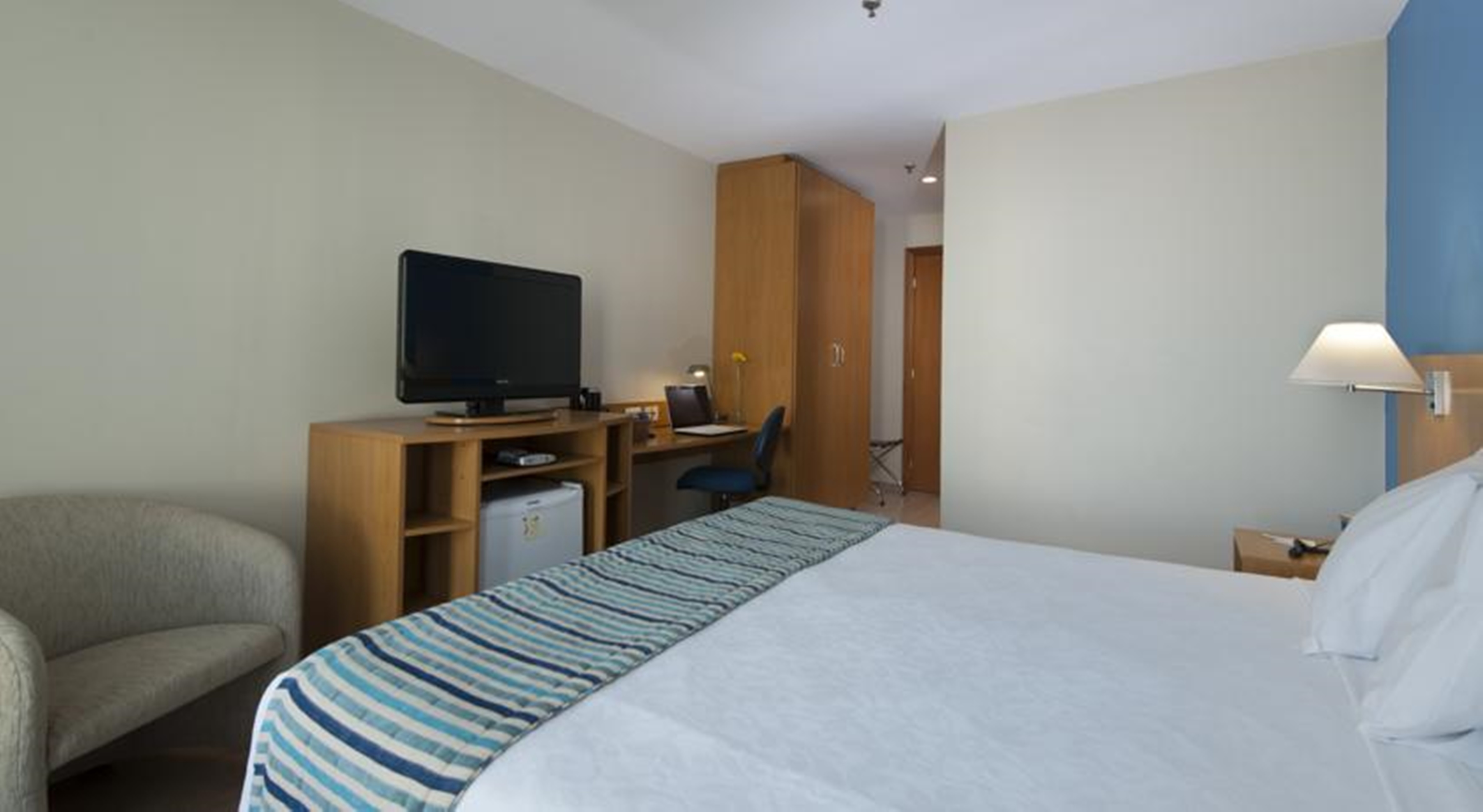 Double Queen Size Bed