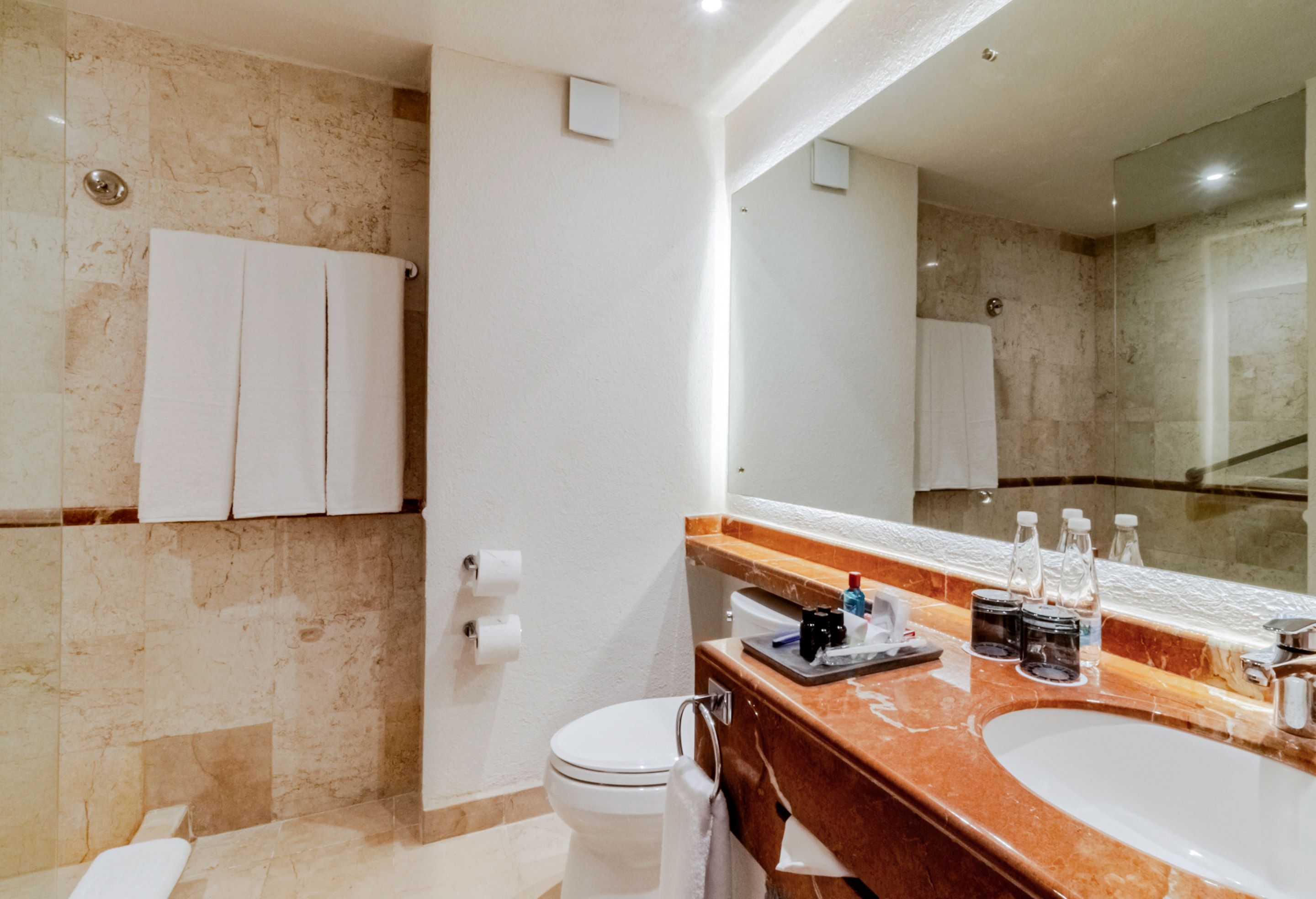 Double Deluxe One Bed