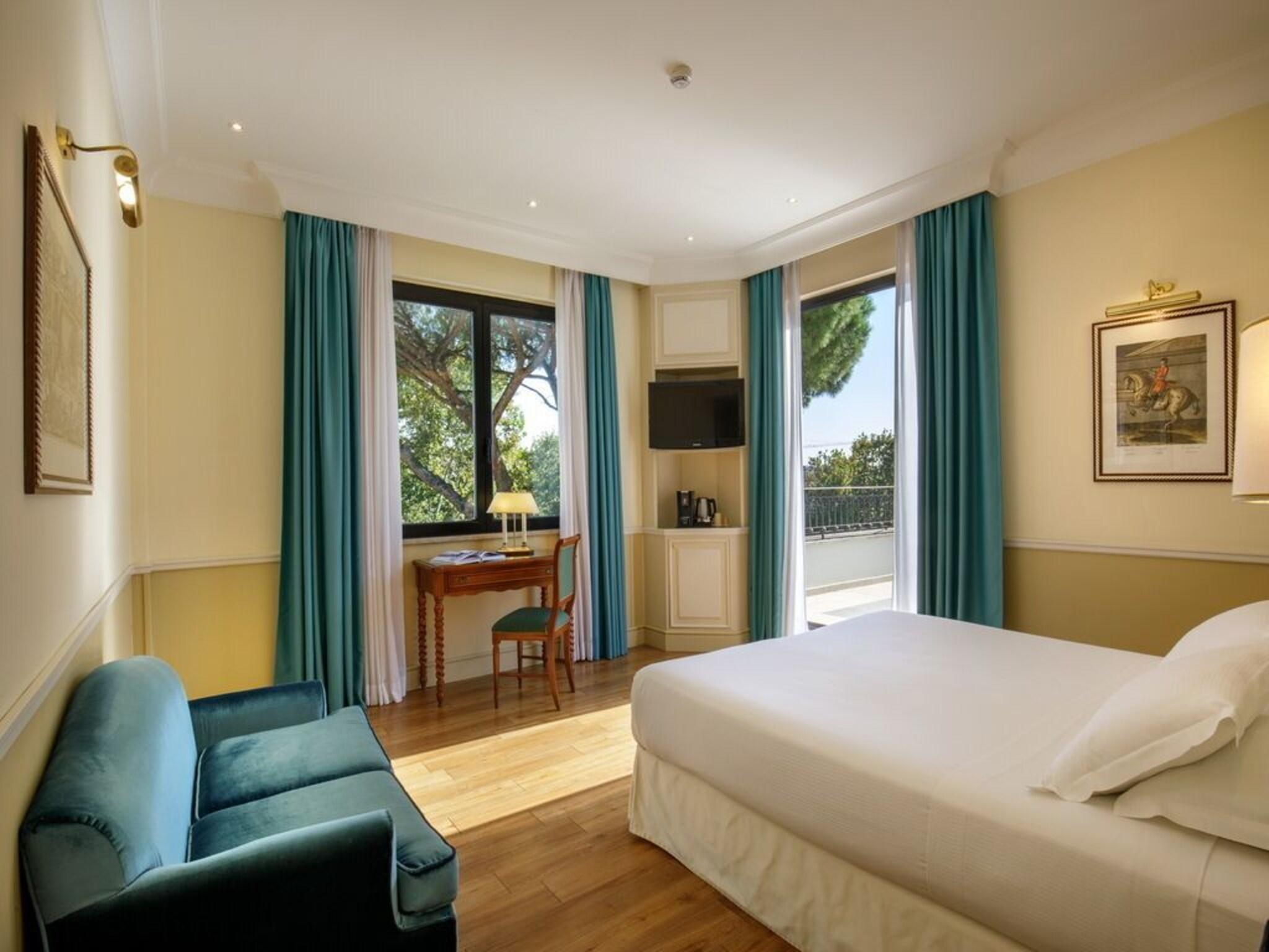 Studio Queen Size Bed