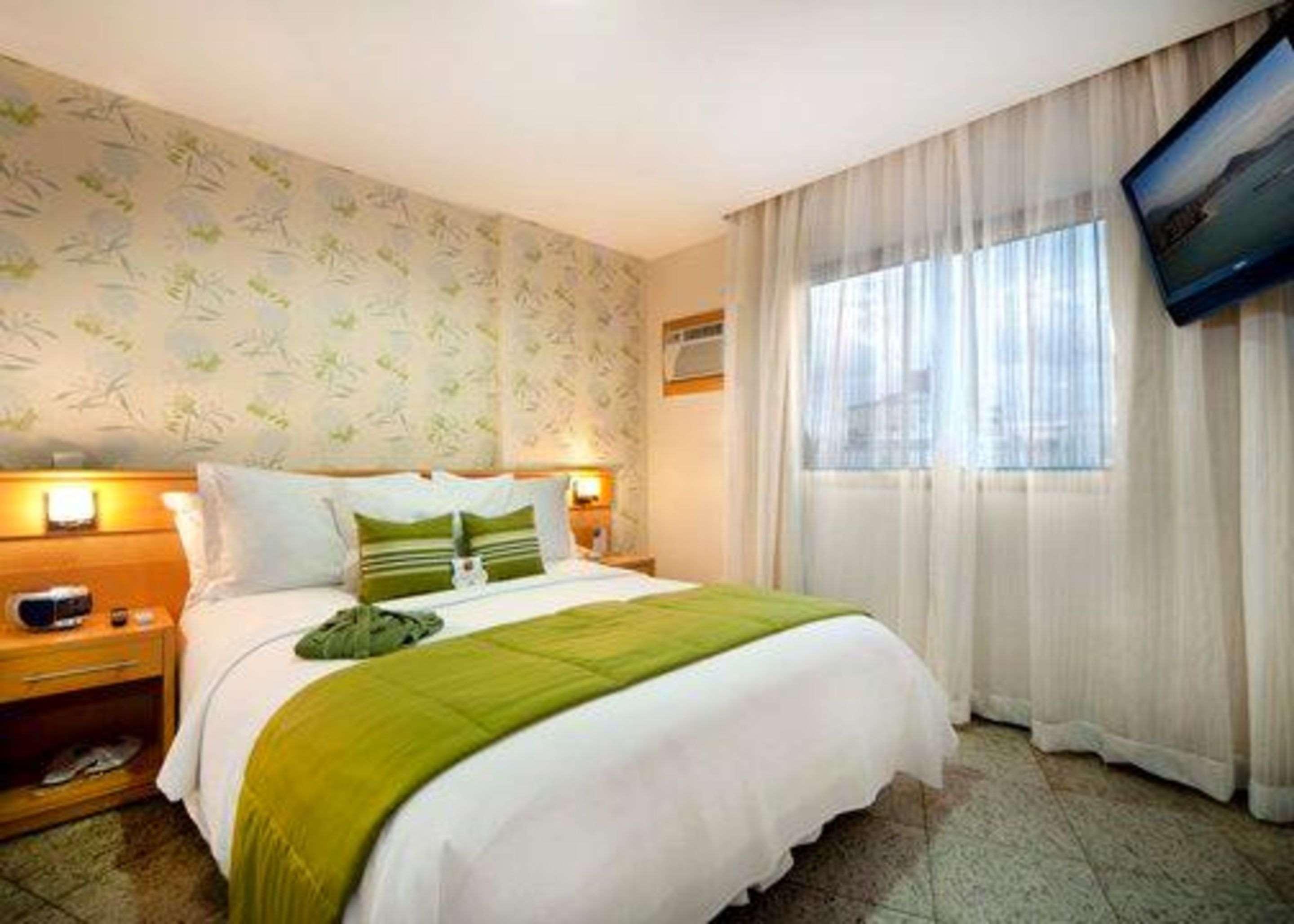 Suite Queen Size Bed