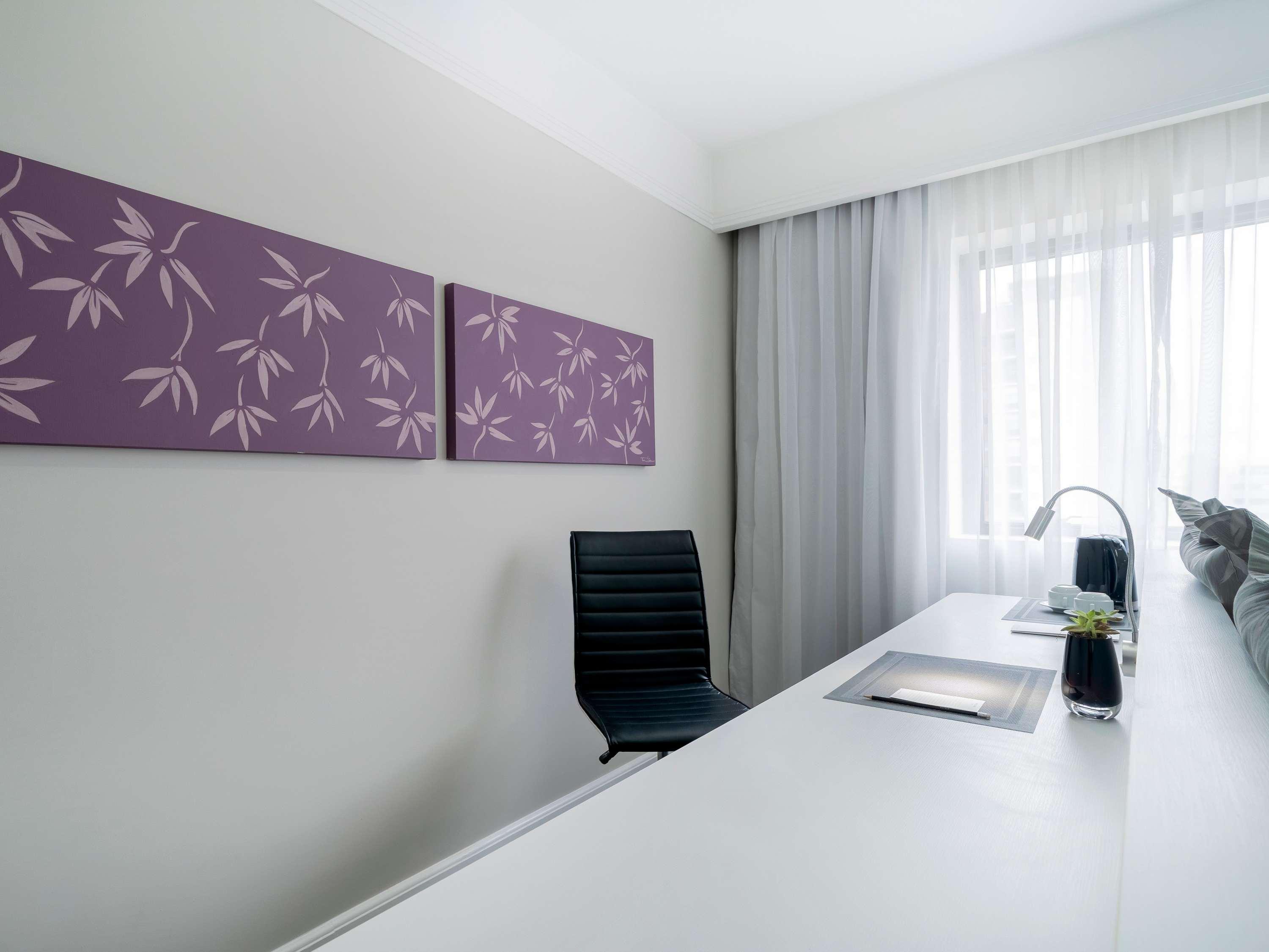 Apartment Queen Size Bed