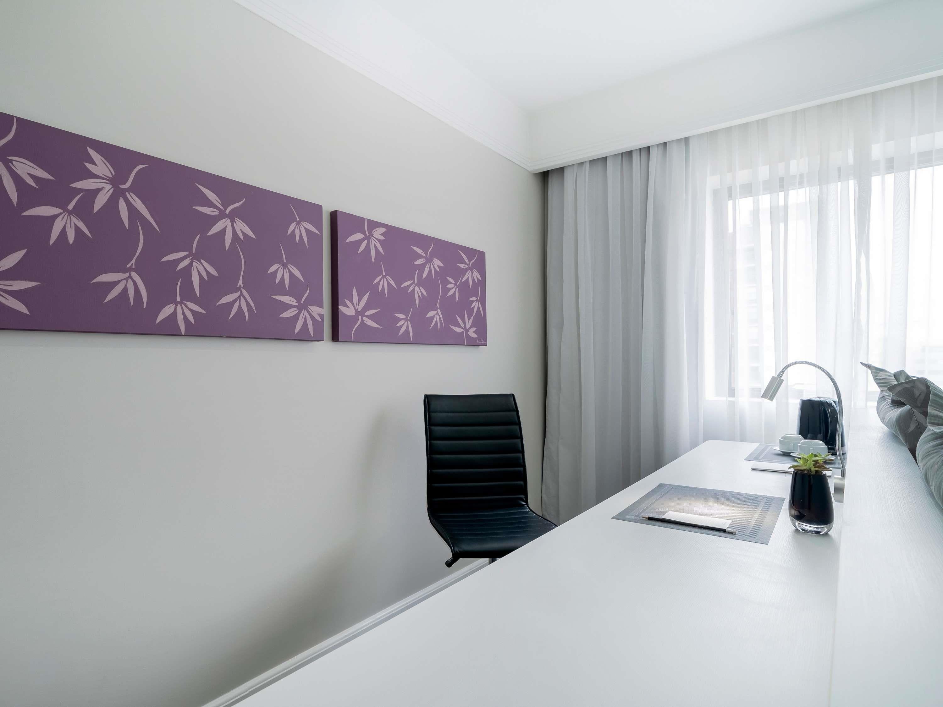 Apartment Queen Size Bed