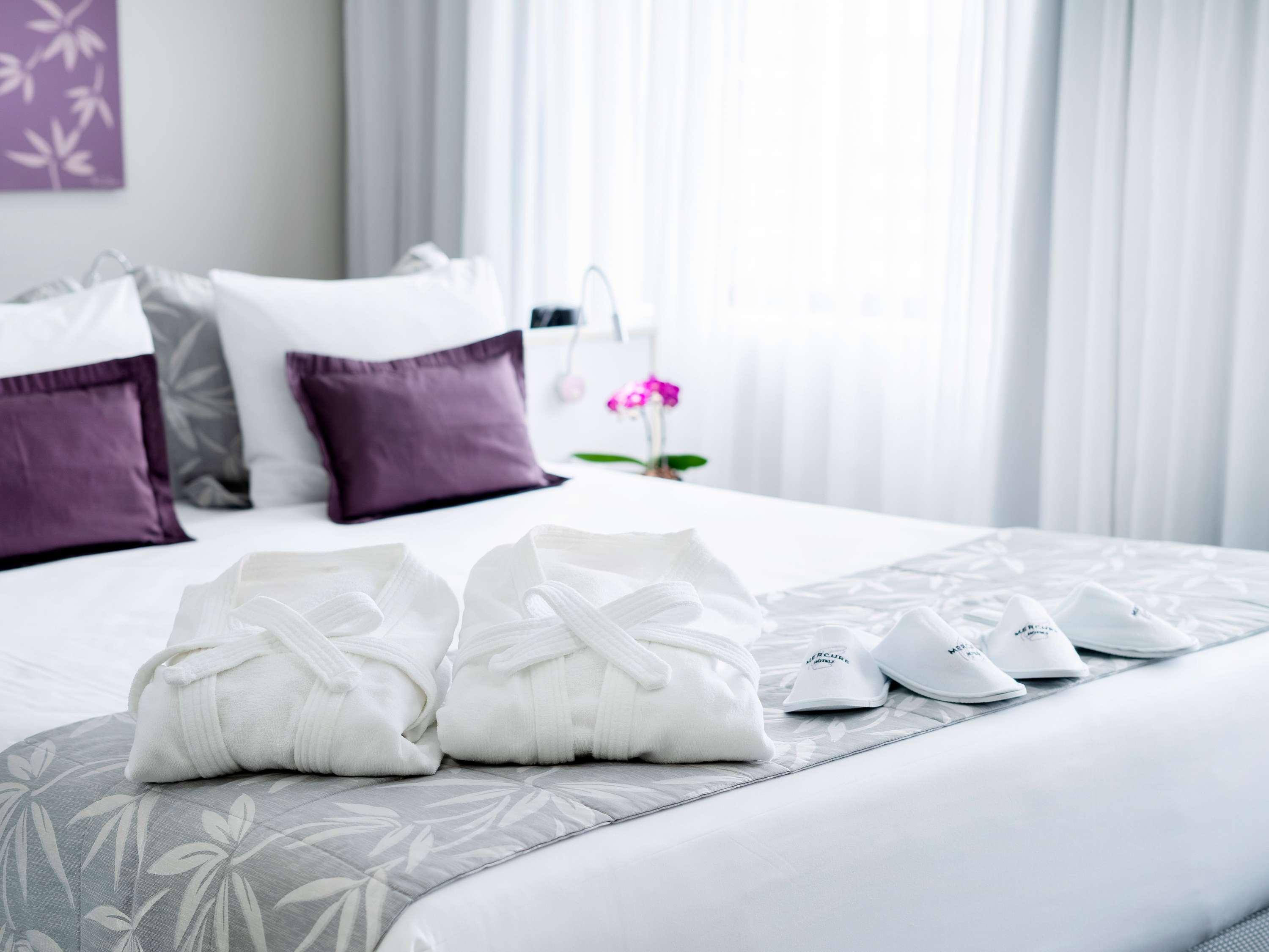 Apartment Queen Size Bed