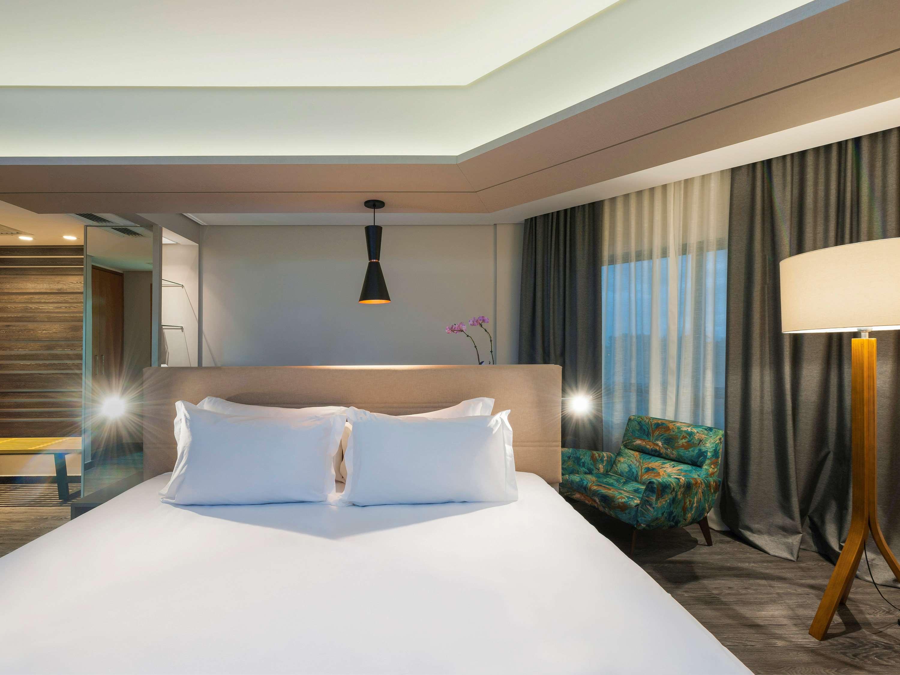 Suite Deluxe King Bed