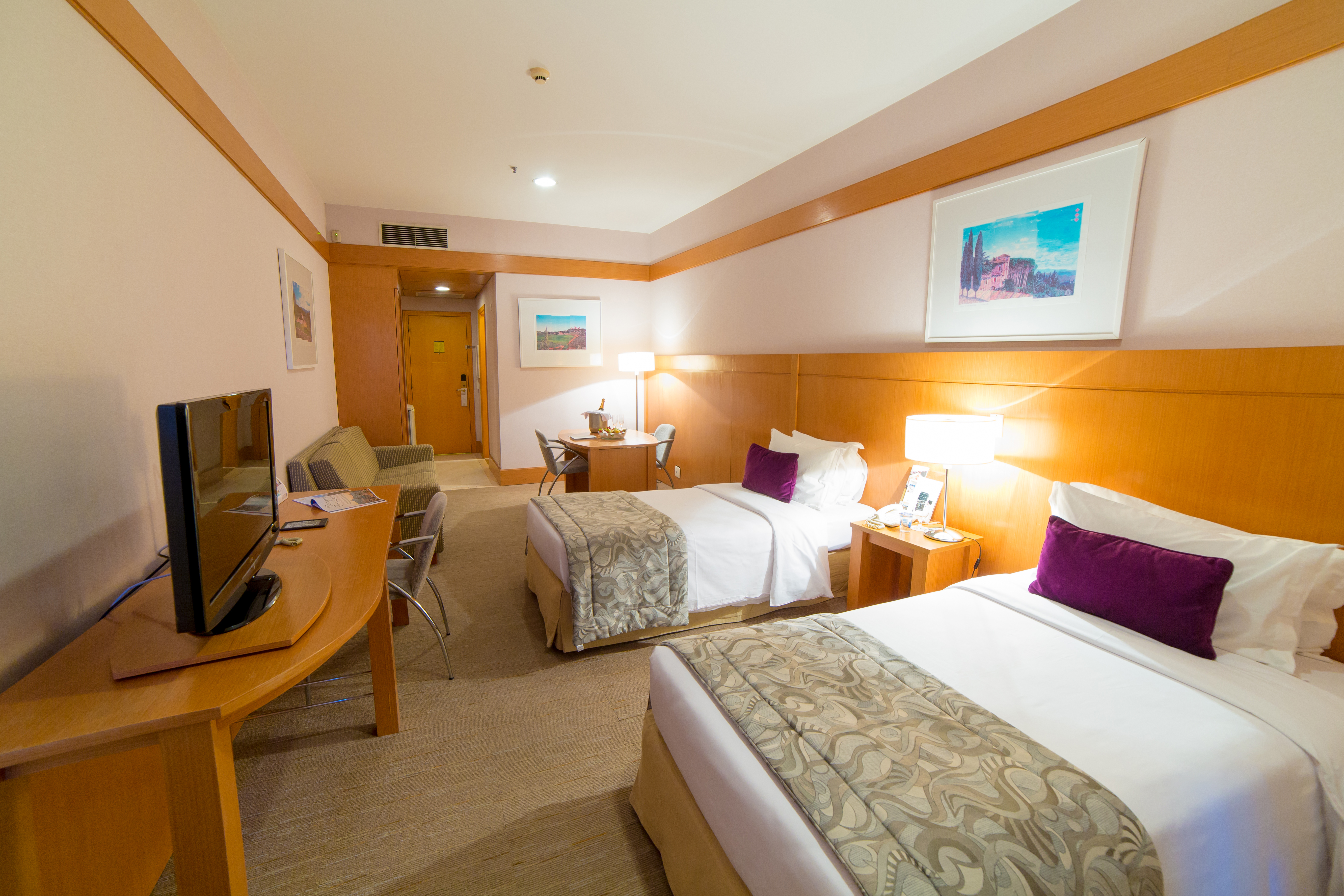 Triple Superior Queen Bed