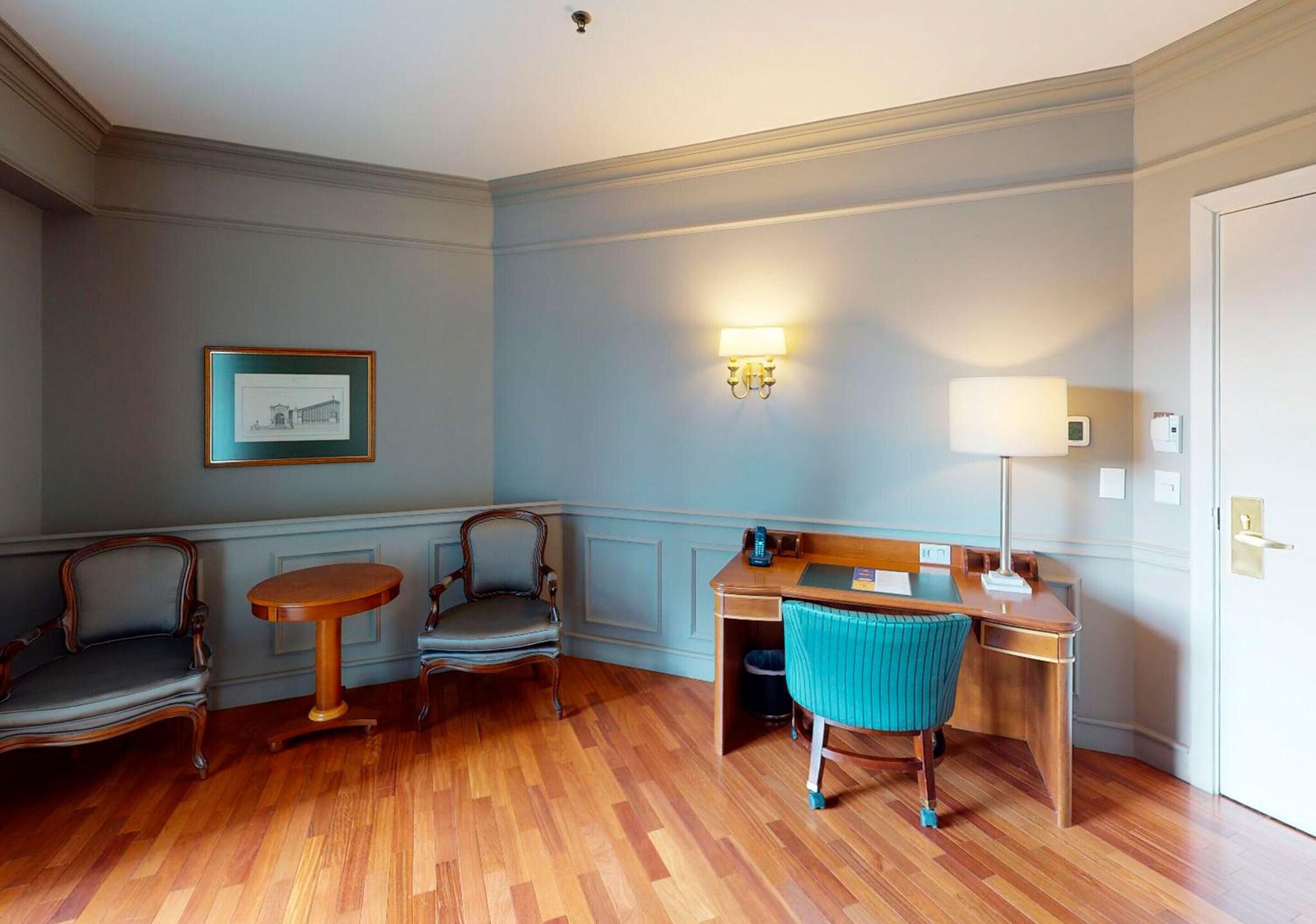 Suite Deluxe King Bed