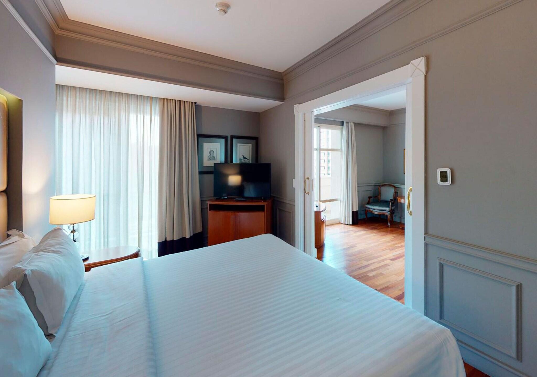 Suite Deluxe King Bed