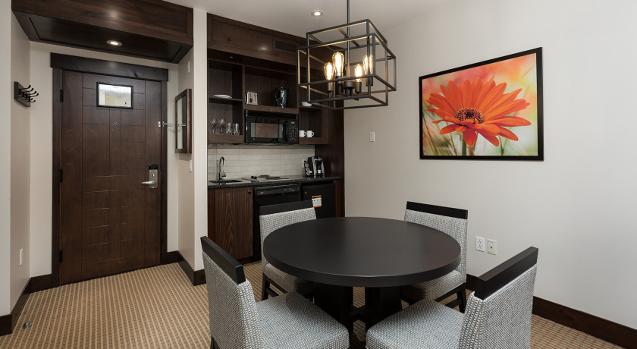 Double Two Queen Beds One Bedroom