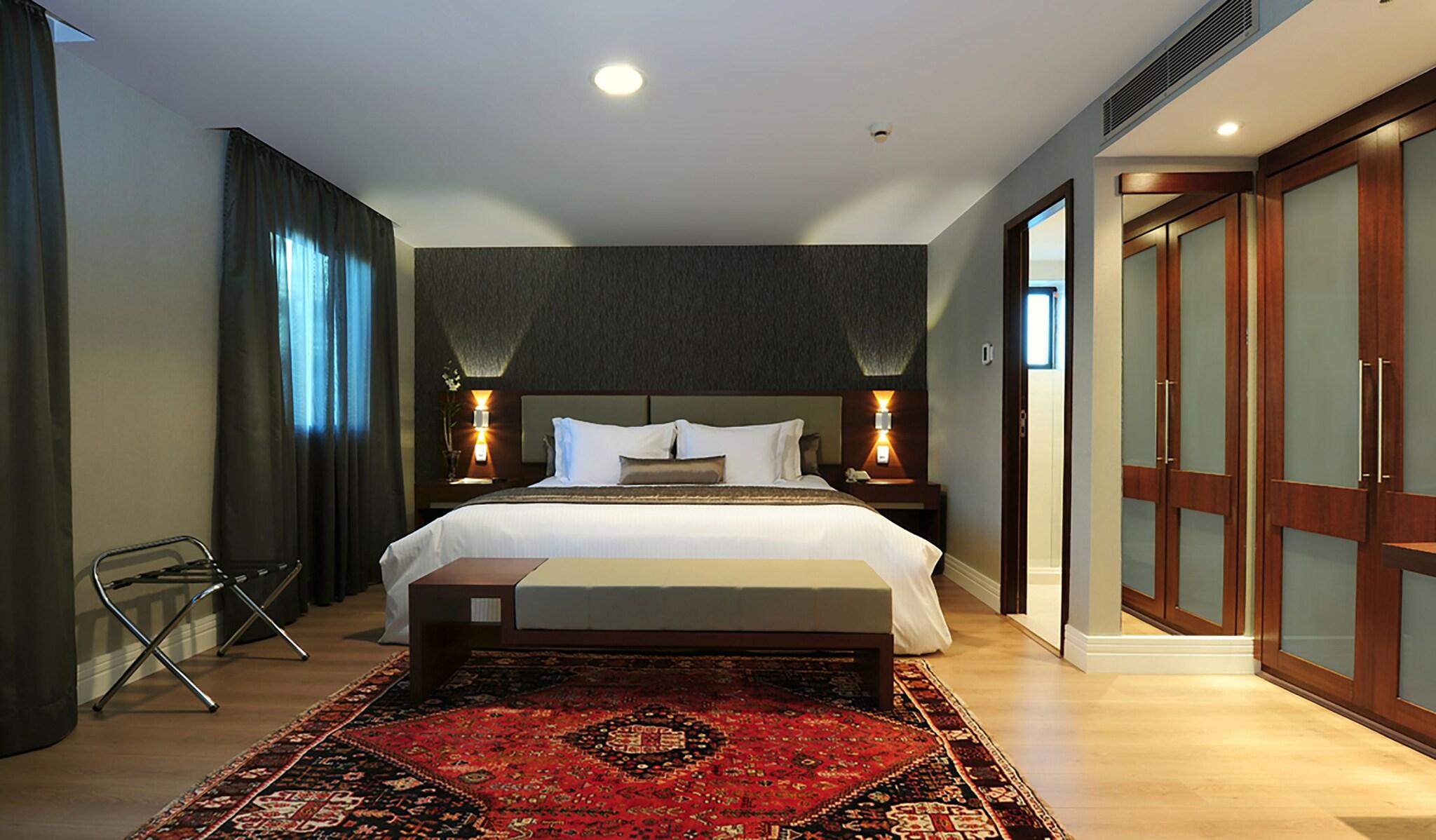 Double Accessible King Size Bed