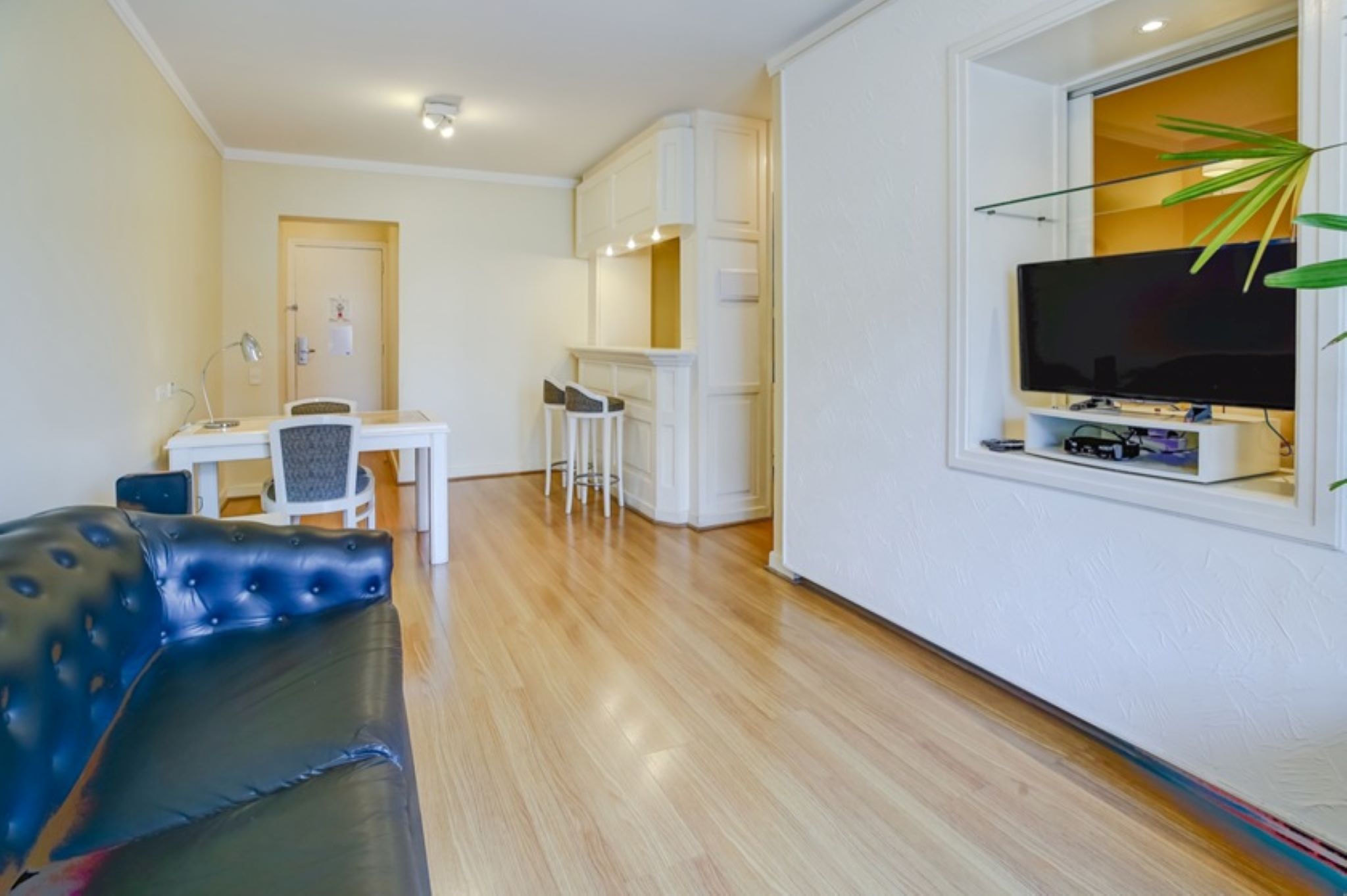 Single Superior Queen Bed