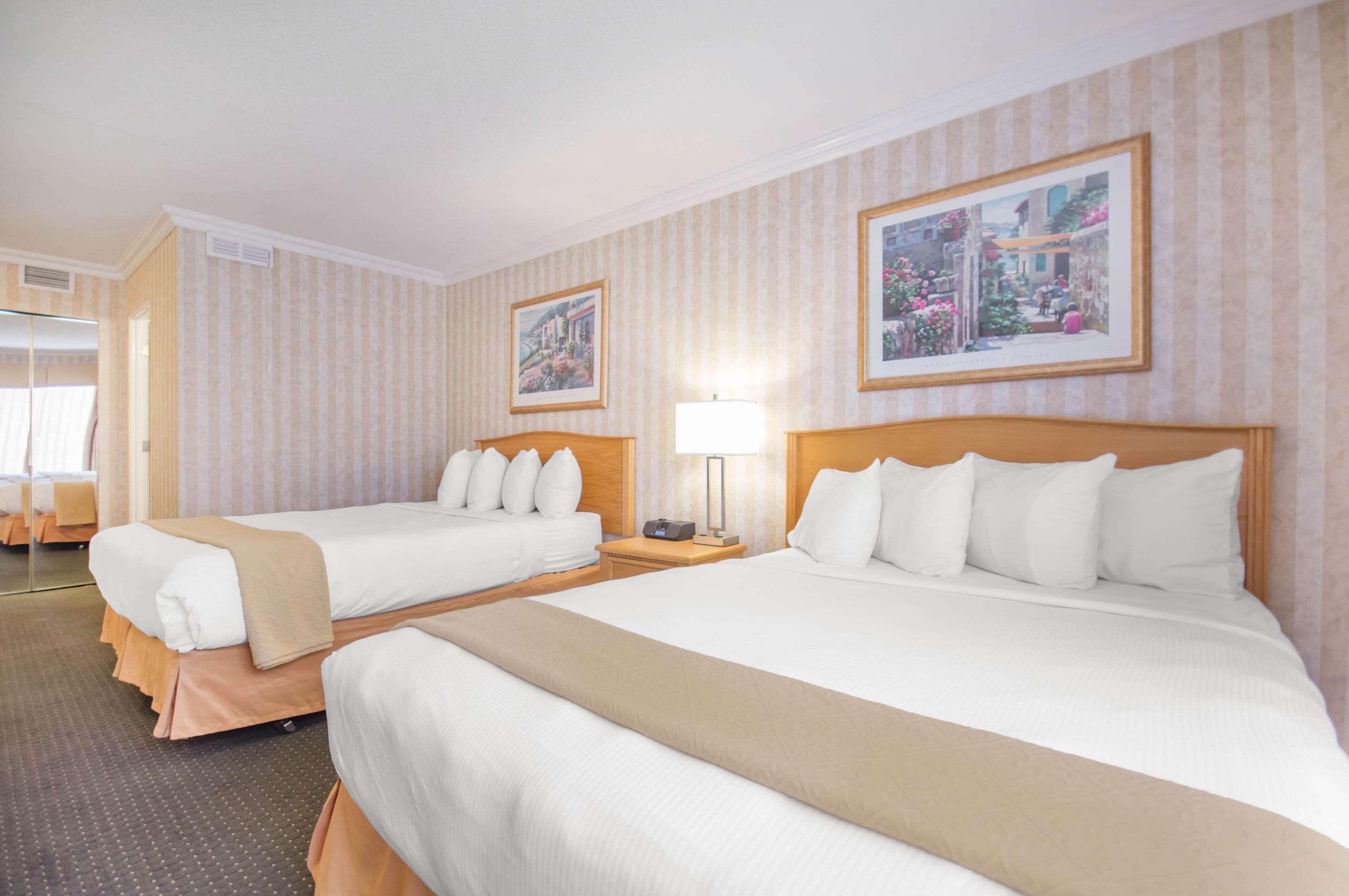 Double Two Queen Beds Non Smoking