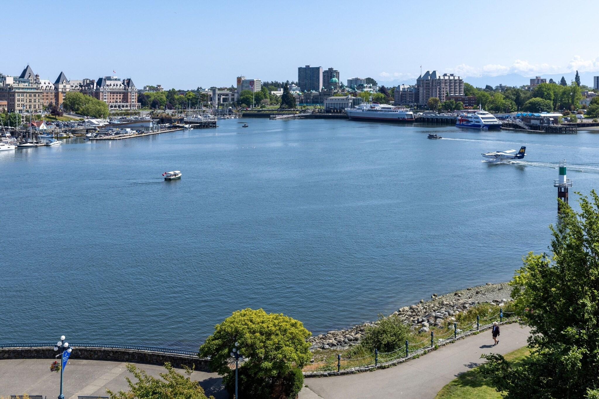 Double Deluxe King Bed