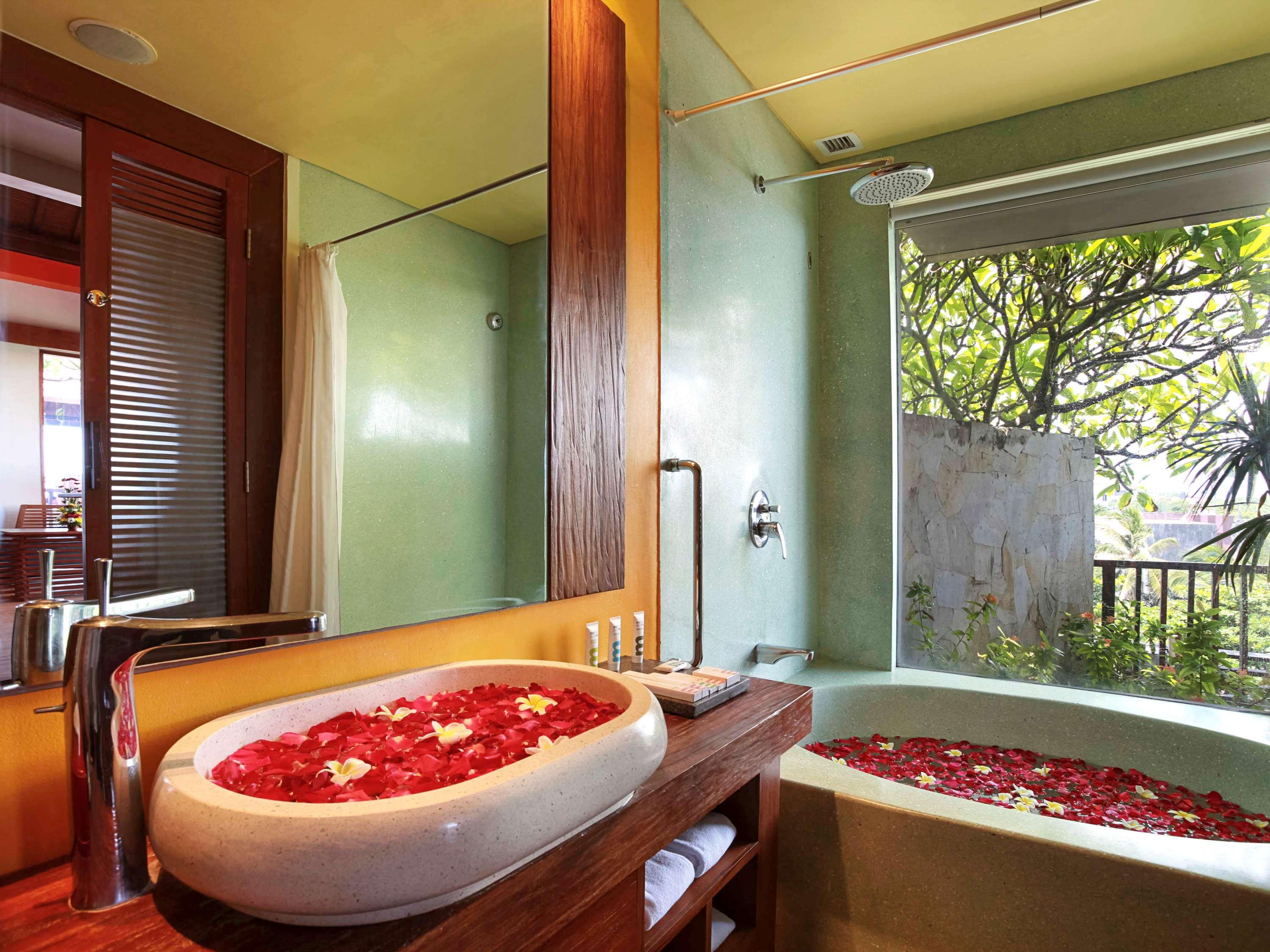 Junior Suite Ocean View King Bed