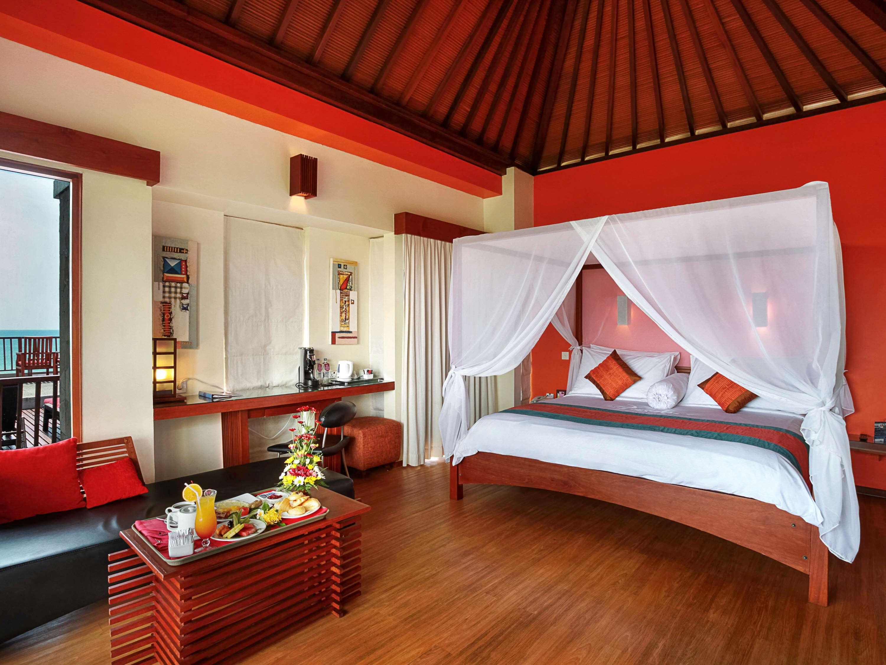 Junior Suite Ocean View King Bed