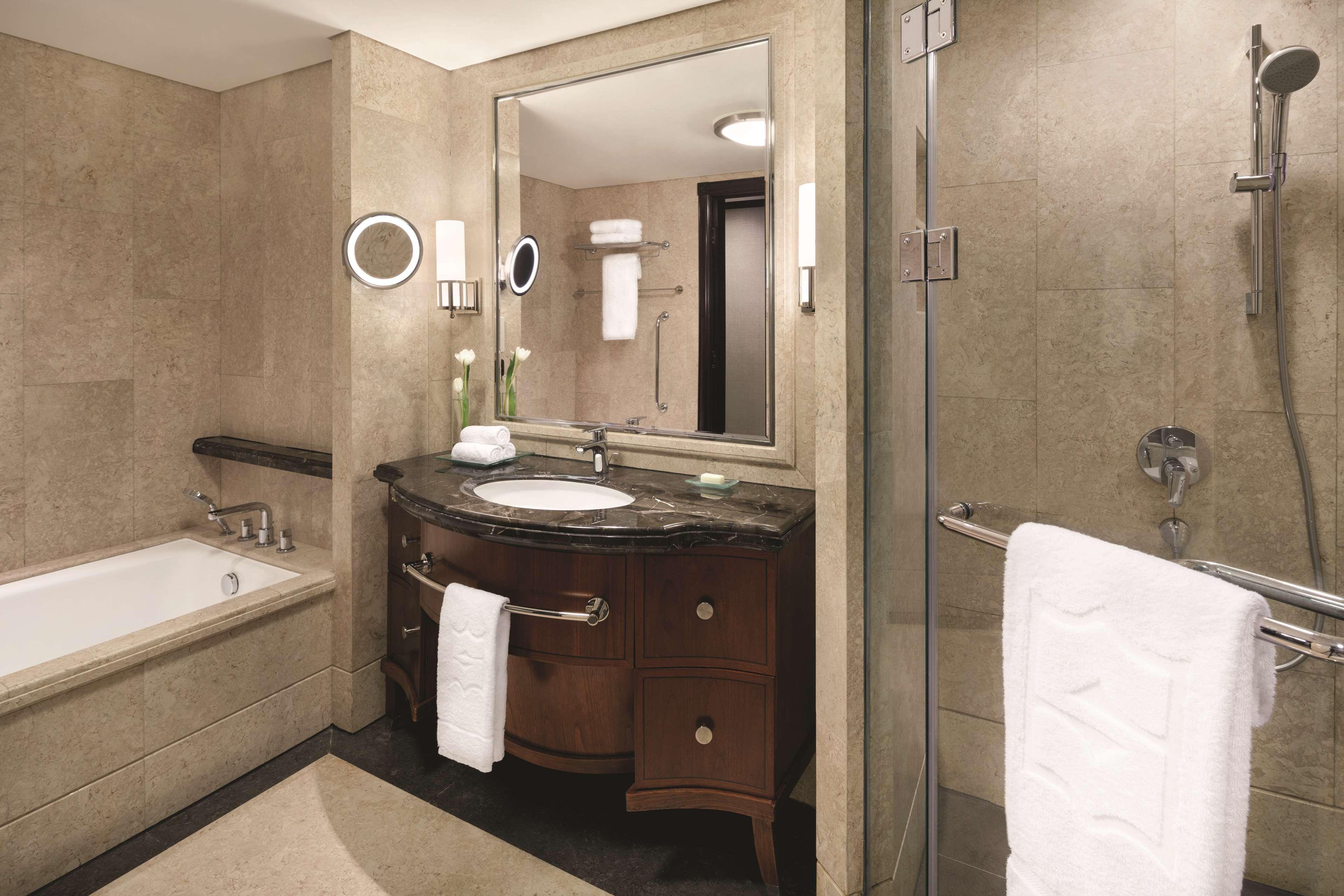 Double Deluxe King Bed