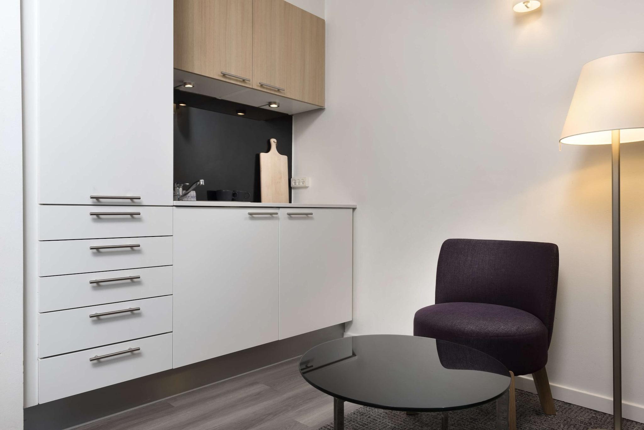 Studio Queen Size Bed