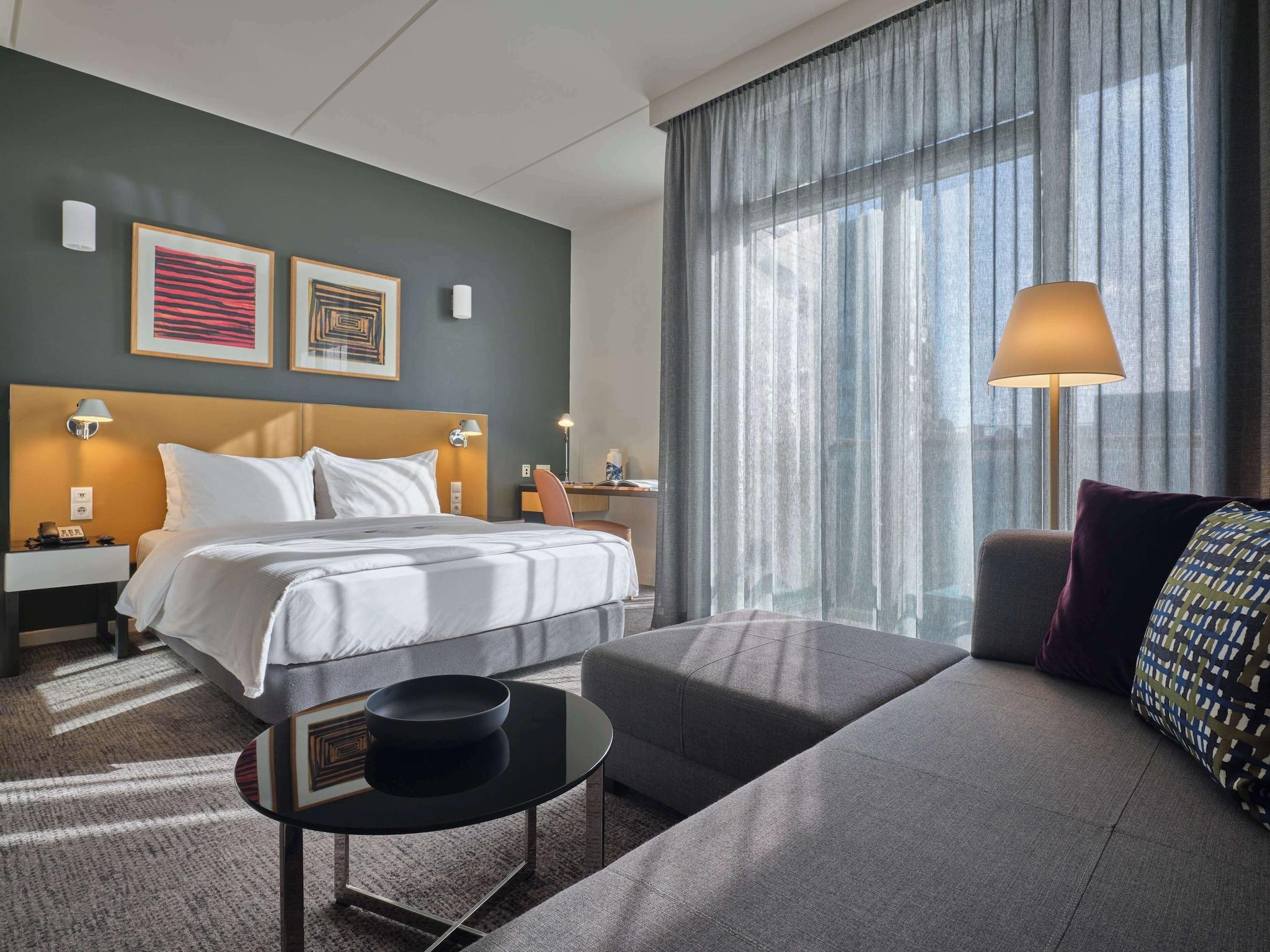 Studio Queen Size Bed