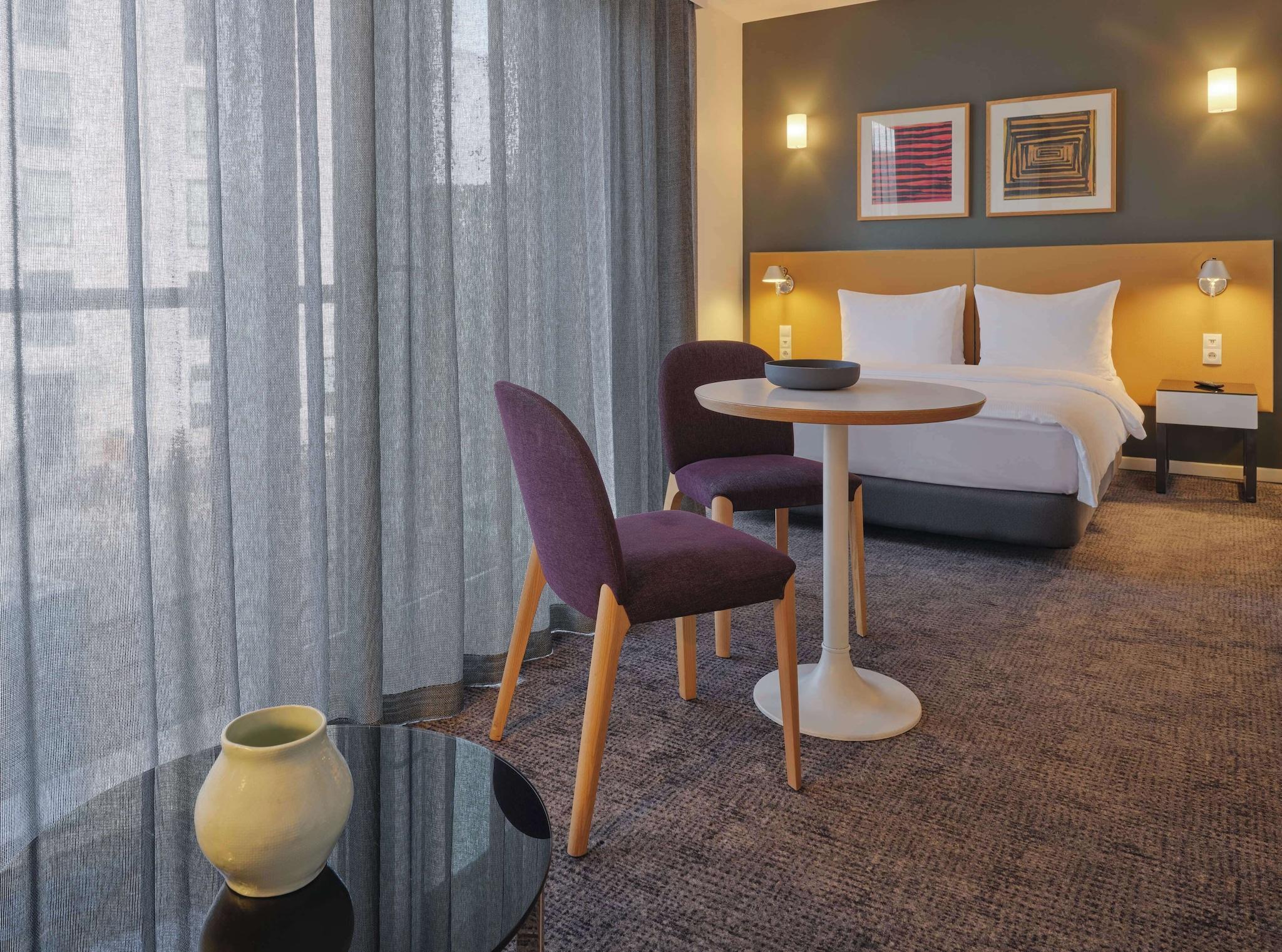 Studio Queen Size Bed