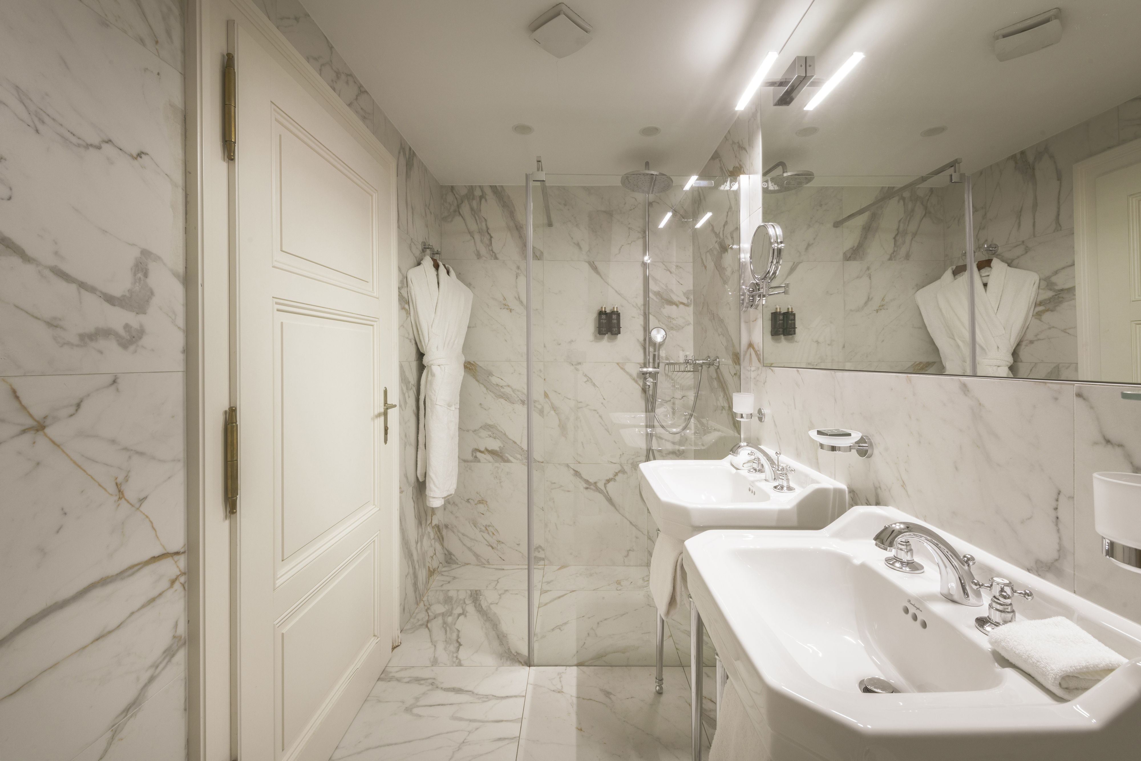 Double Classic King Bed