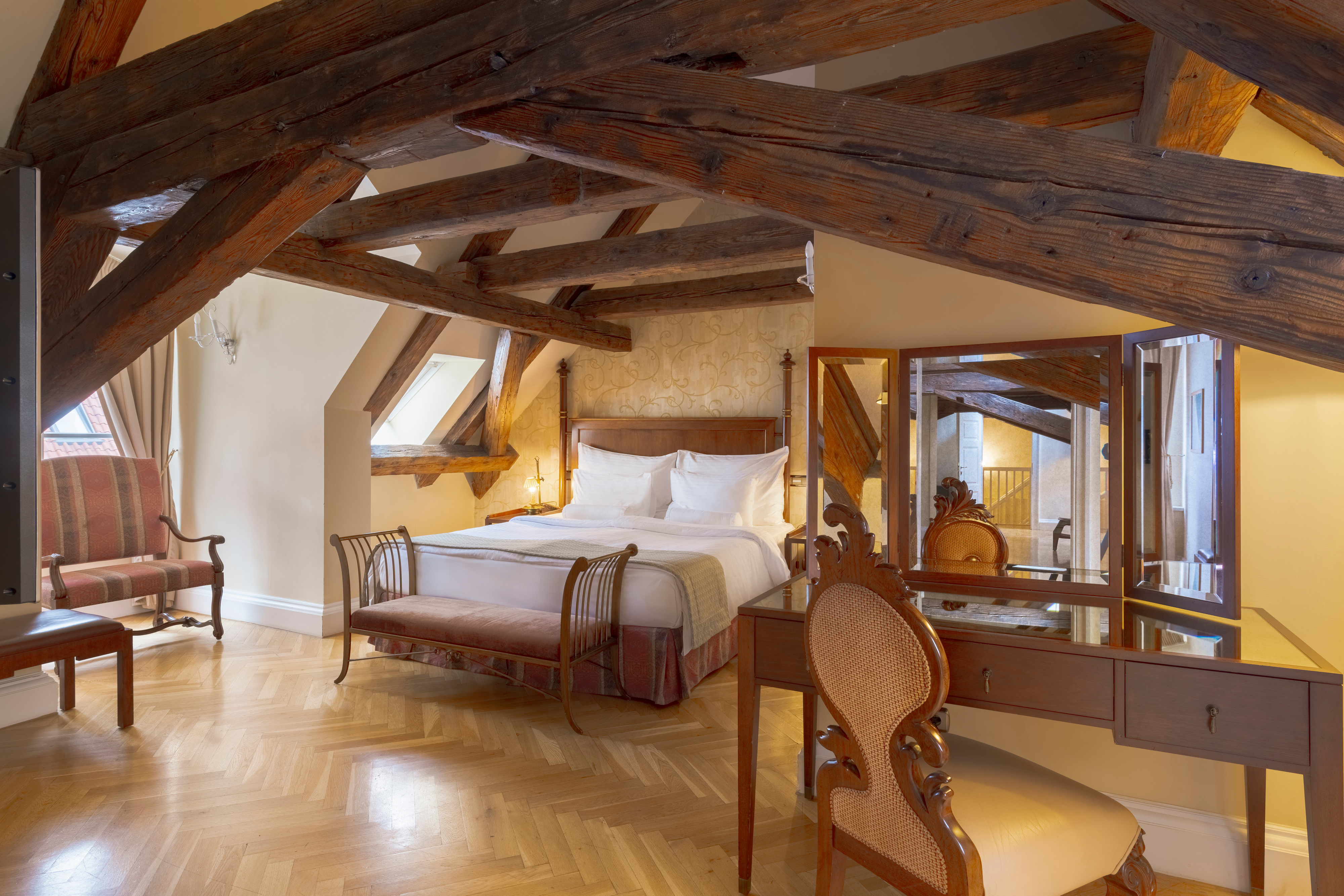 Suite Deluxe King Bed