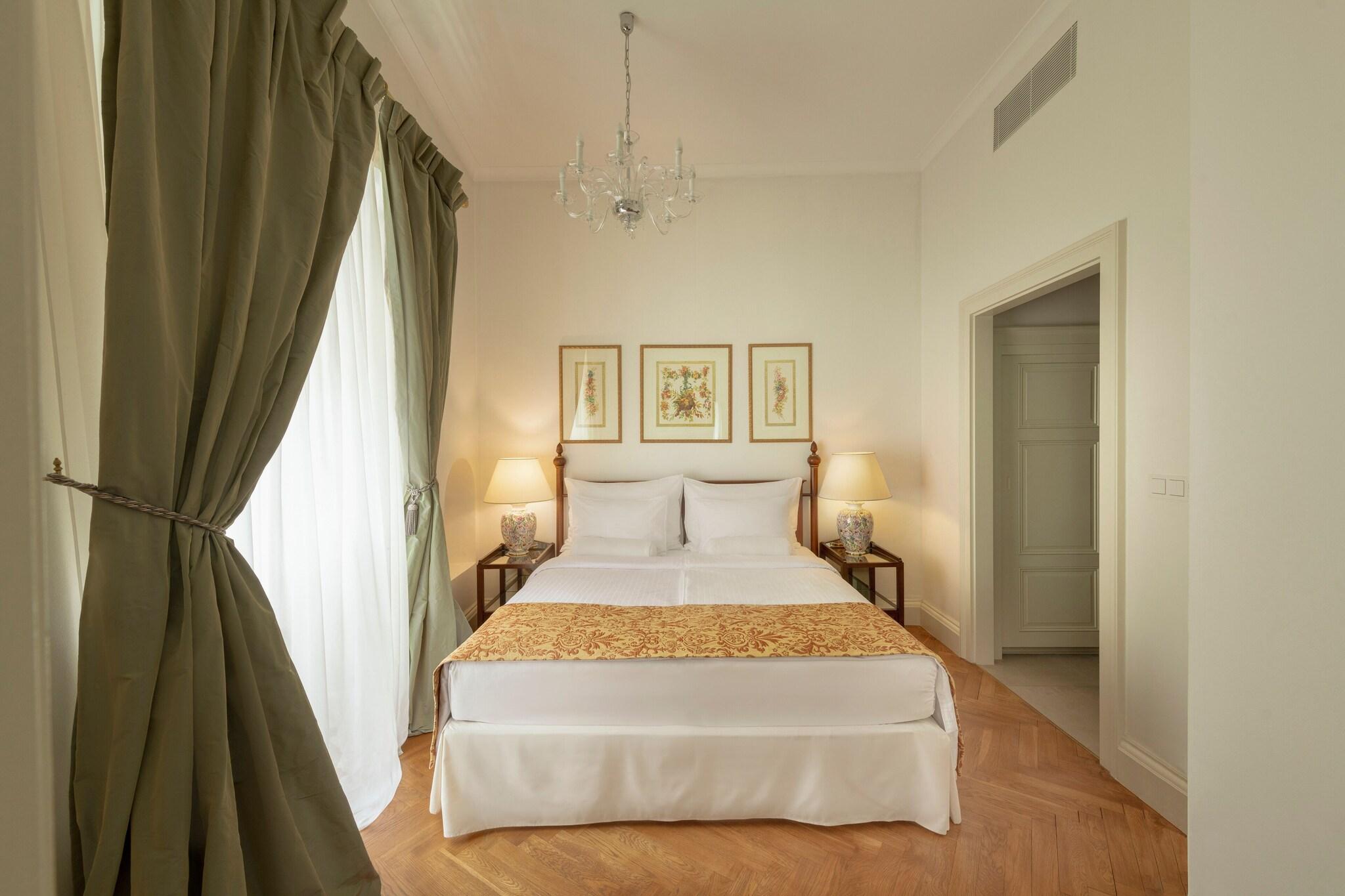 Suite with Kitchenette