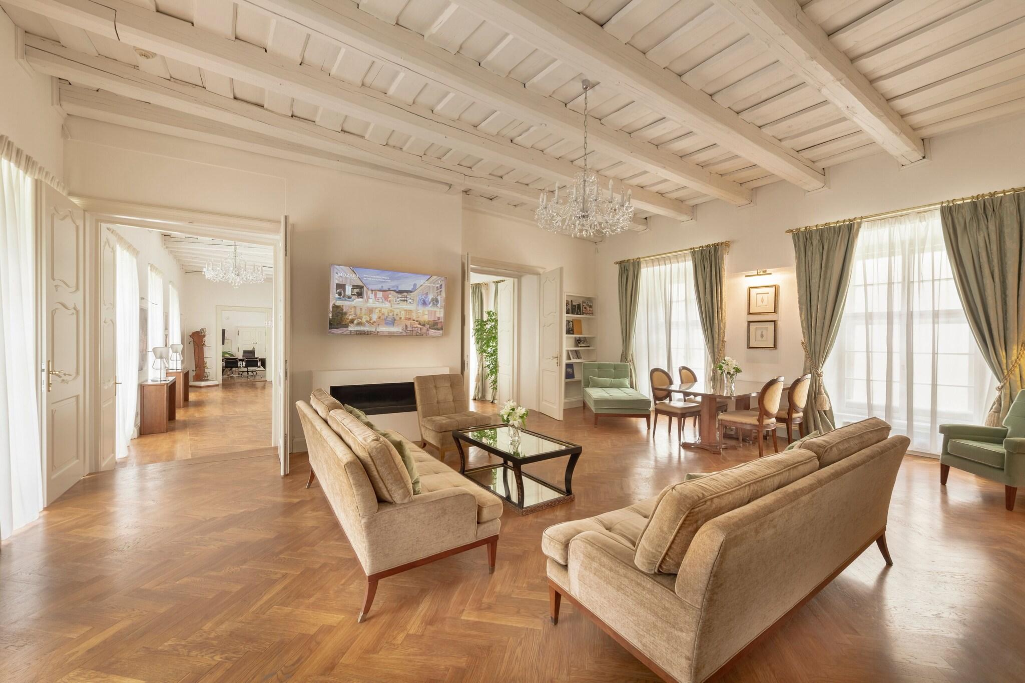 Suite with Kitchenette