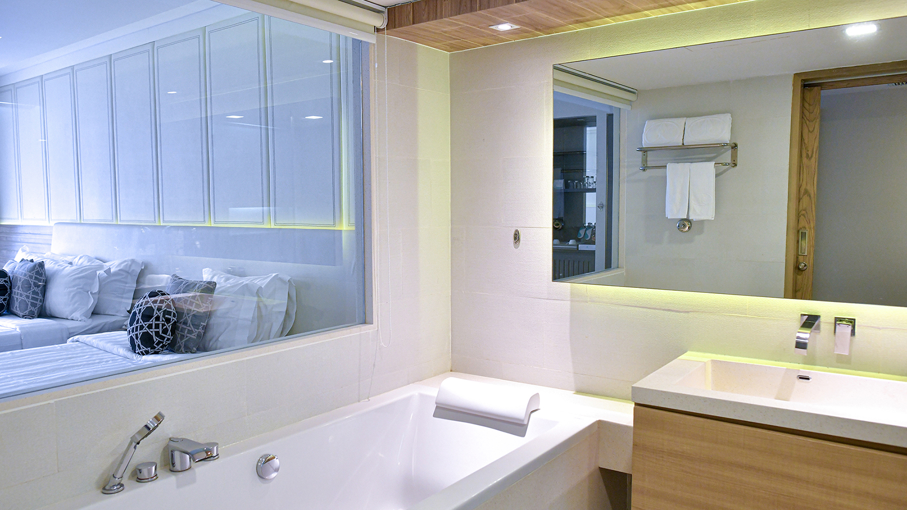 Double or Twin Deluxe Pool View