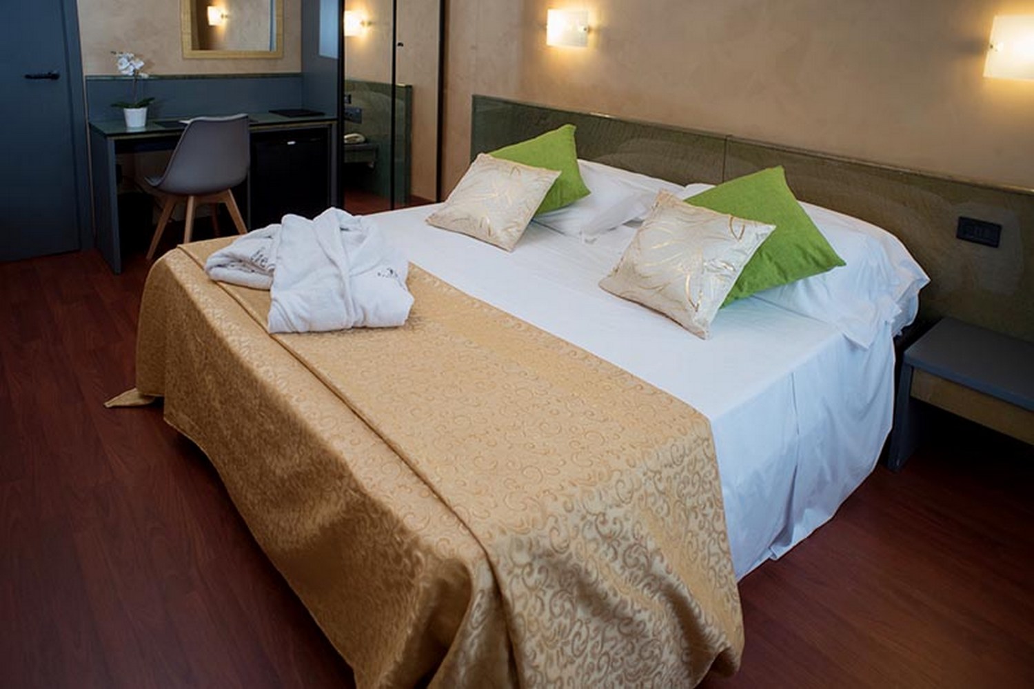 Double or Twin Standard