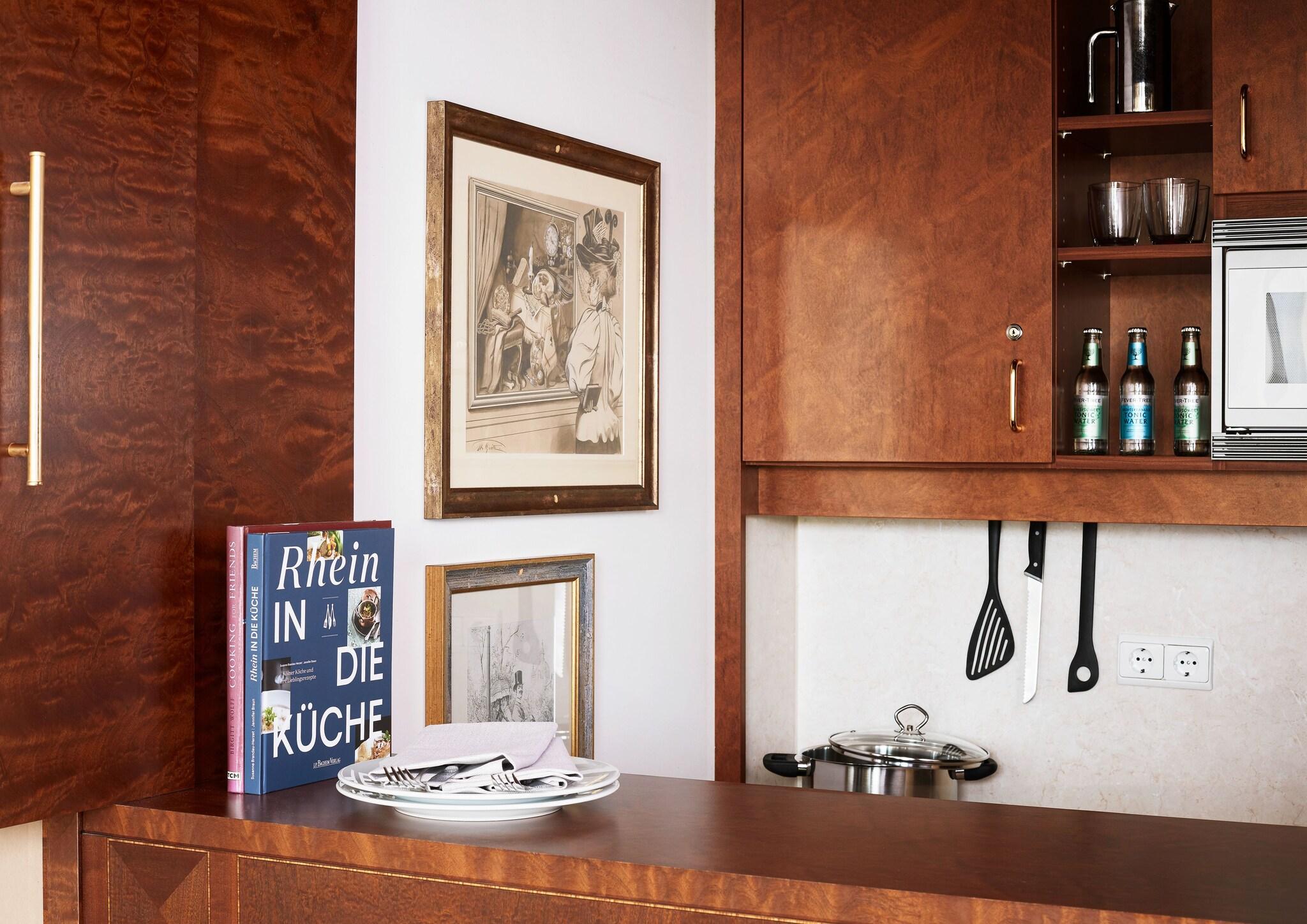 Apartment Business Queen Bed